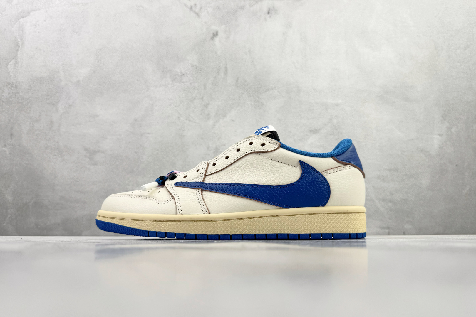 Travis Scott x Fragment Design x Jordan Air Jordan 1 Low SP 倒钩 三方联名闪电 白蓝 DM7866-104 Travis Scott x Fragment Design x Jordan Air Jordan 1 Low SP 倒钩 三方联名闪电 白蓝 DM7866-104