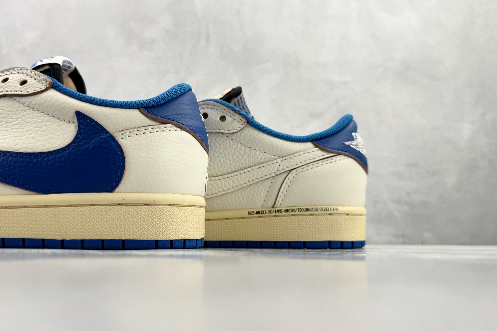 Travis Scott x Fragment Design x Jordan Air Jordan 1 Low SP 倒钩 三方联名闪电 白蓝 DM7866-104 Travis Scott x Fragment Design x Jordan Air Jordan 1 Low SP 倒钩 三方联名闪电 白蓝 DM7866-104