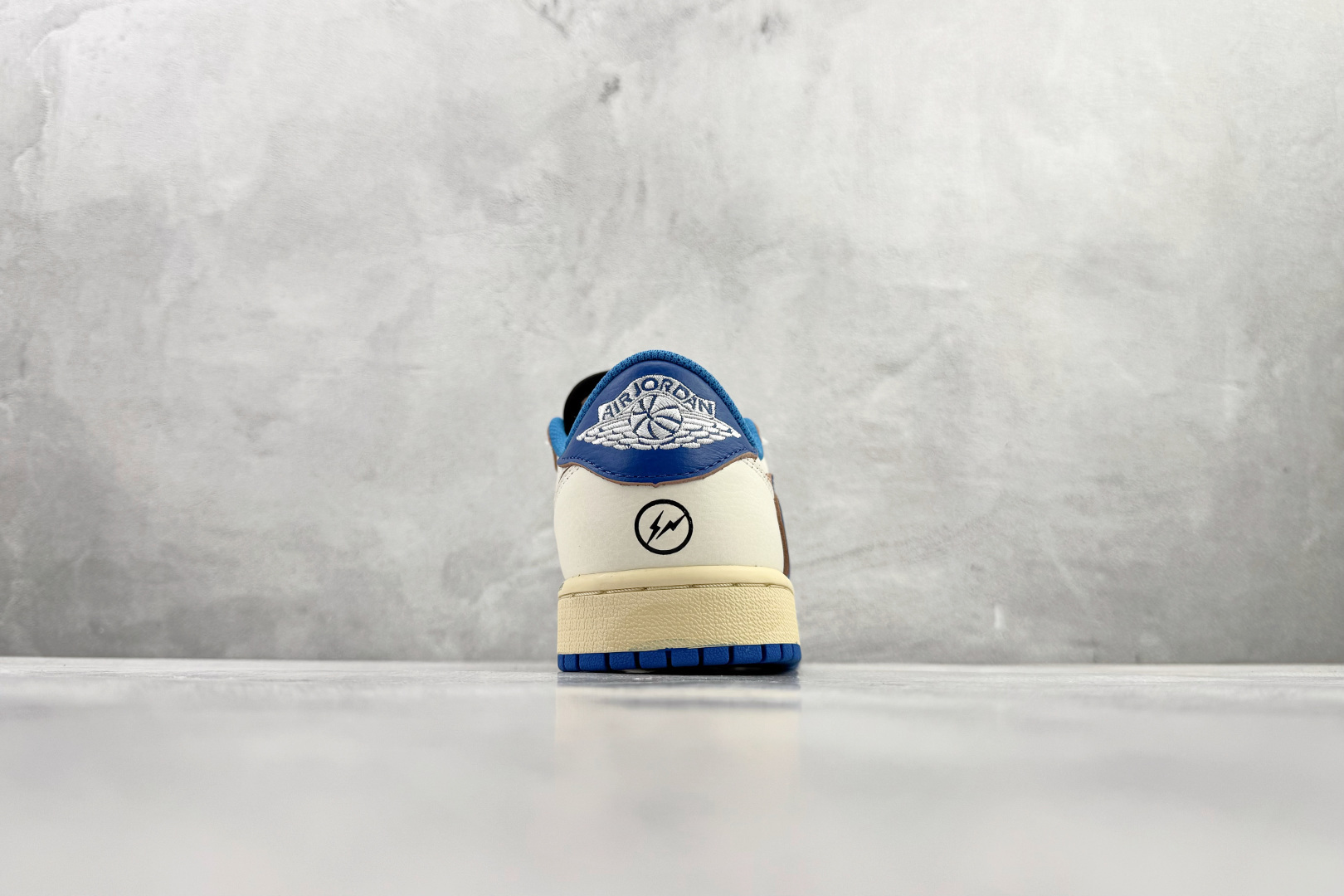 Travis Scott x Fragment Design x Jordan Air Jordan 1 Low SP 倒钩 三方联名闪电 白蓝 DM7866-104 Travis Scott x Fragment Design x Jordan Air Jordan 1 Low SP 倒钩 三方联名闪电 白蓝 DM7866-104