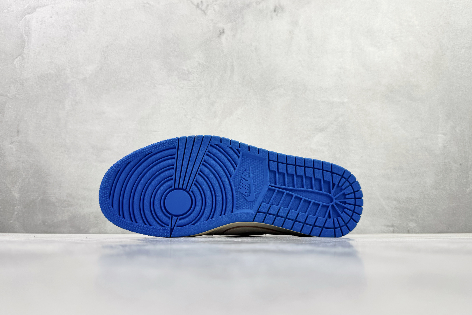 Travis Scott x Fragment Design x Jordan Air Jordan 1 Low SP 倒钩 三方联名闪电 白蓝 DM7866-104 Travis Scott x Fragment Design x Jordan Air Jordan 1 Low SP 倒钩 三方联名闪电 白蓝 DM7866-104