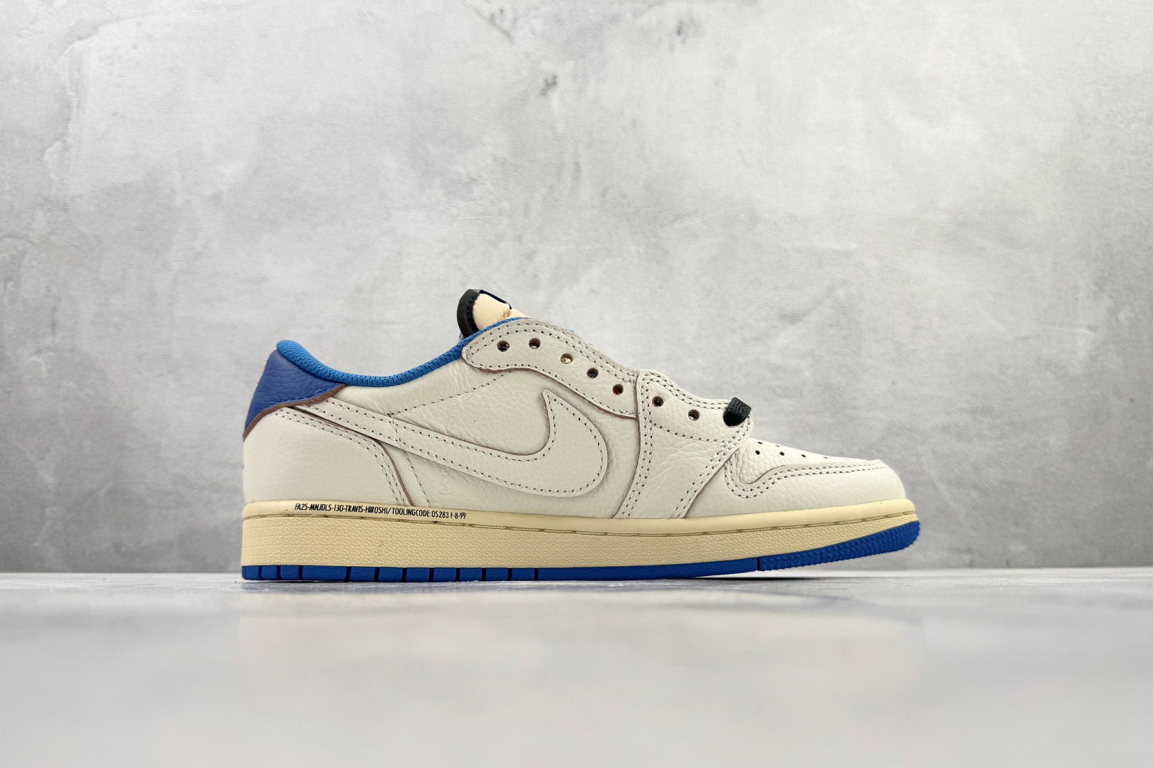 Travis Scott x Fragment Design x Jordan Air Jordan 1 Low SP 倒钩 三方联名闪电 白蓝 DM7866-104 Travis Scott x Fragment Design x Jordan Air Jordan 1 Low SP 倒钩 三方联名闪电 白蓝 DM7866-104