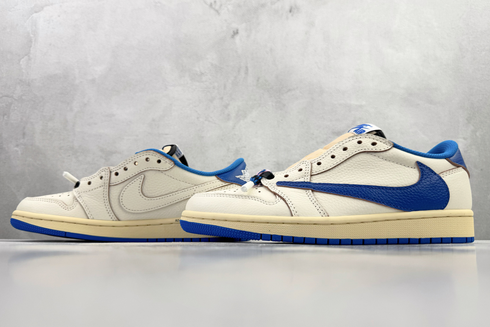 Travis Scott x Fragment Design x Jordan Air Jordan 1 Low SP 倒钩 三方联名闪电 白蓝 DM7866-104 Travis Scott x Fragment Design x Jordan Air Jordan 1 Low SP 倒钩 三方联名闪电 白蓝 DM7866-104