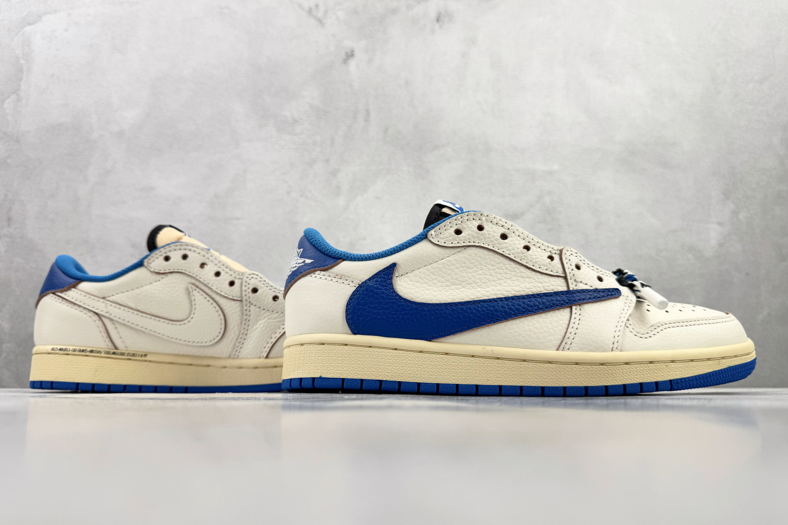 Travis Scott x Fragment Design x Jordan Air Jordan 1 Low SP 倒钩 三方联名闪电 白蓝 DM7866-104 Travis Scott x Fragment Design x Jordan Air Jordan 1 Low SP 倒钩 三方联名闪电 白蓝 DM7866-104