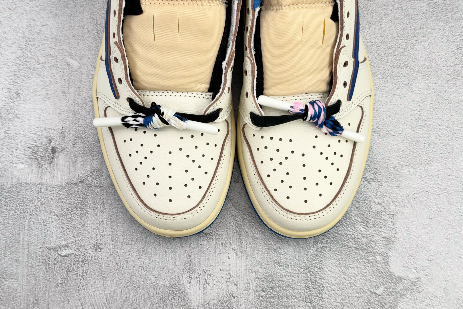 Travis Scott x Fragment Design x Jordan Air Jordan 1 Low SP 倒钩 三方联名闪电 白蓝 DM7866-104 Travis Scott x Fragment Design x Jordan Air Jordan 1 Low SP 倒钩 三方联名闪电 白蓝 DM7866-104