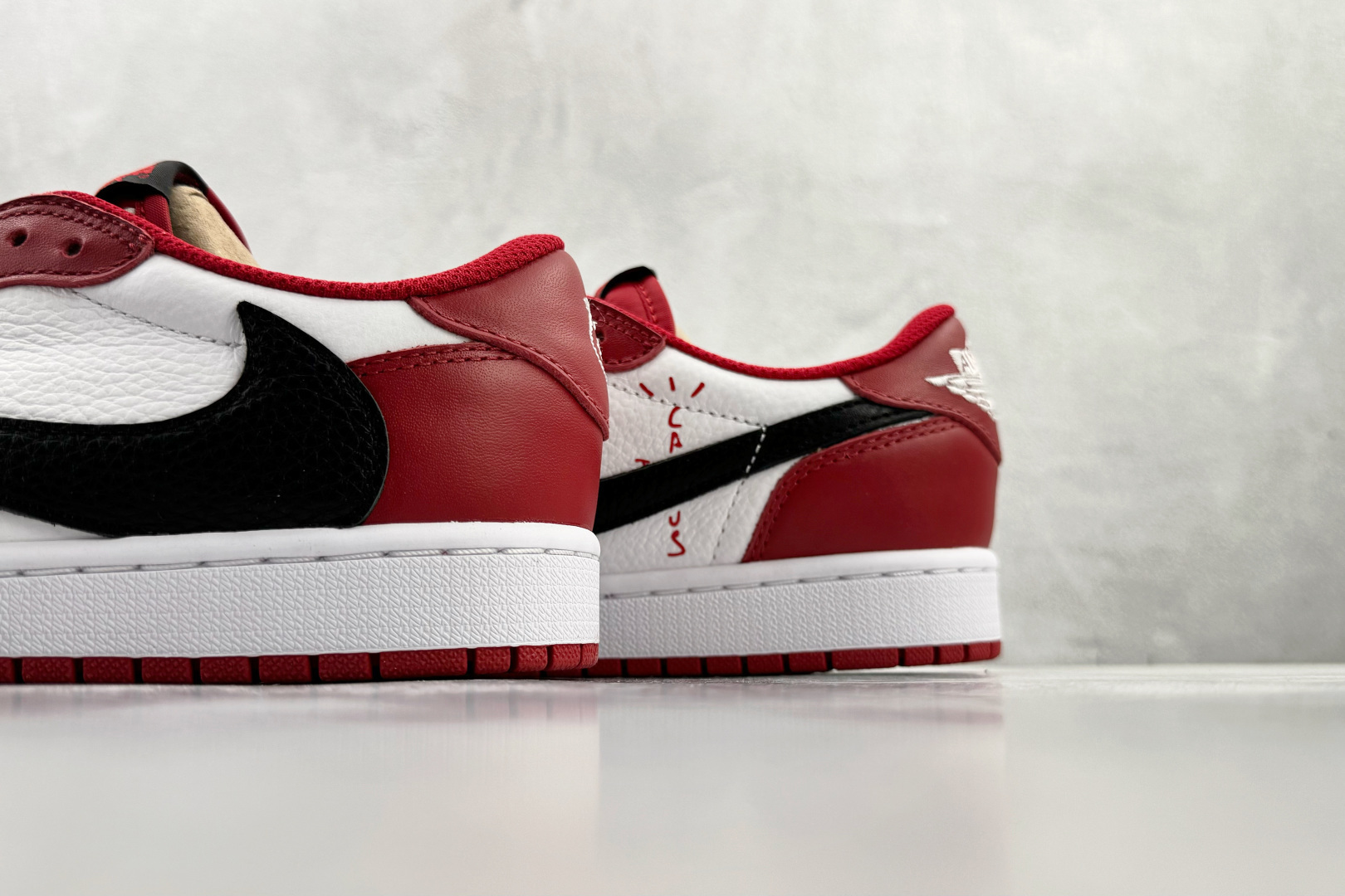 260 Travis Scott x Jordan Air Jordan 1 Low 倒钩 黑红 DM7866-101-Chinese UA Cheap High Quatity Brand Clothes Bags handbags Sneakers wholesale wholesaler seller from China Factory suppliers Fashion Clothing Shoes best Quality Beautiful Price 260 Travis Scott x Jordan Air Jordan 1 Low 倒钩 黑红 DM7866-101