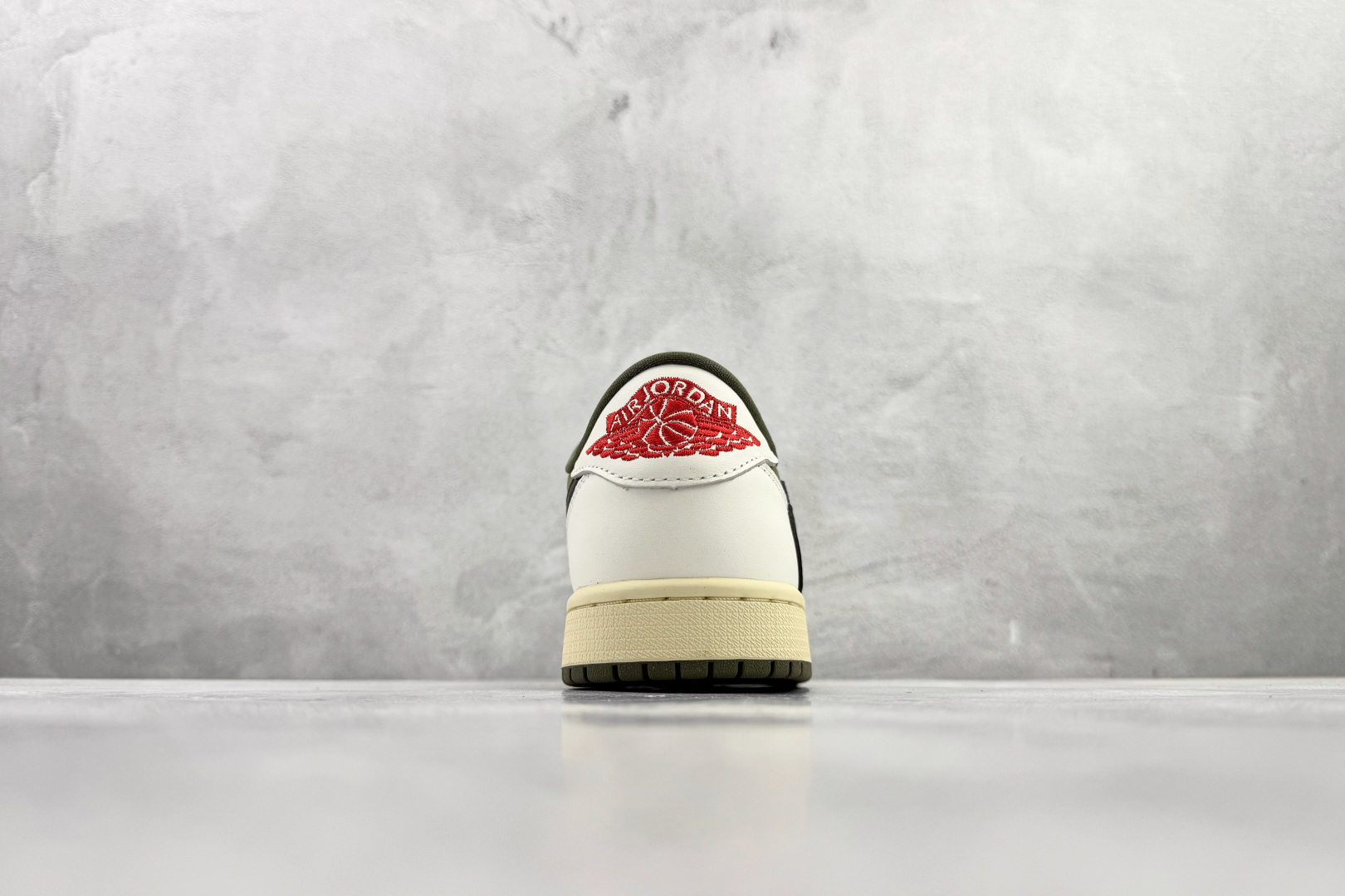 Travis Scott x Jordan Air Jordan 1 倒钩 8.0 Low ”Medium Olive” 米绿 DM7866-200 Travis Scott x Jordan Air Jordan 1 倒钩 8.0 Low ”Medium Olive” 米绿 DM7866-200