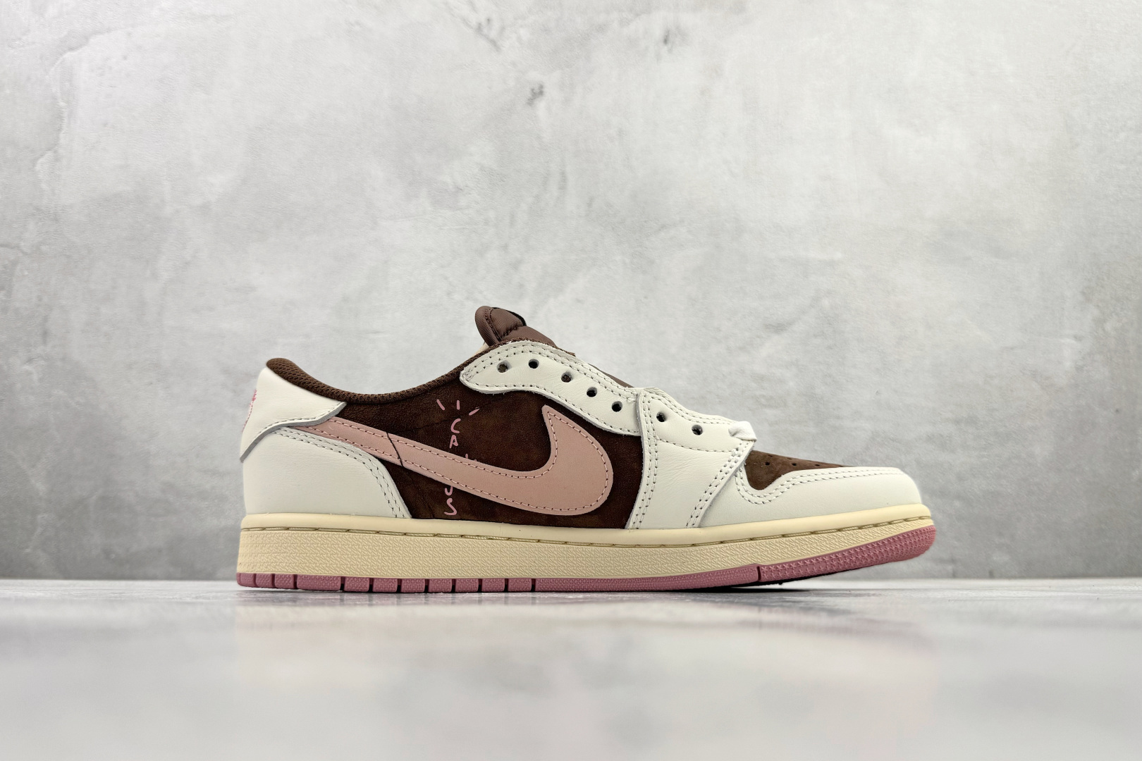 Travis Scott x Jordan Air Jordan 1 Low 倒钩 棕粉 DZ4137-206