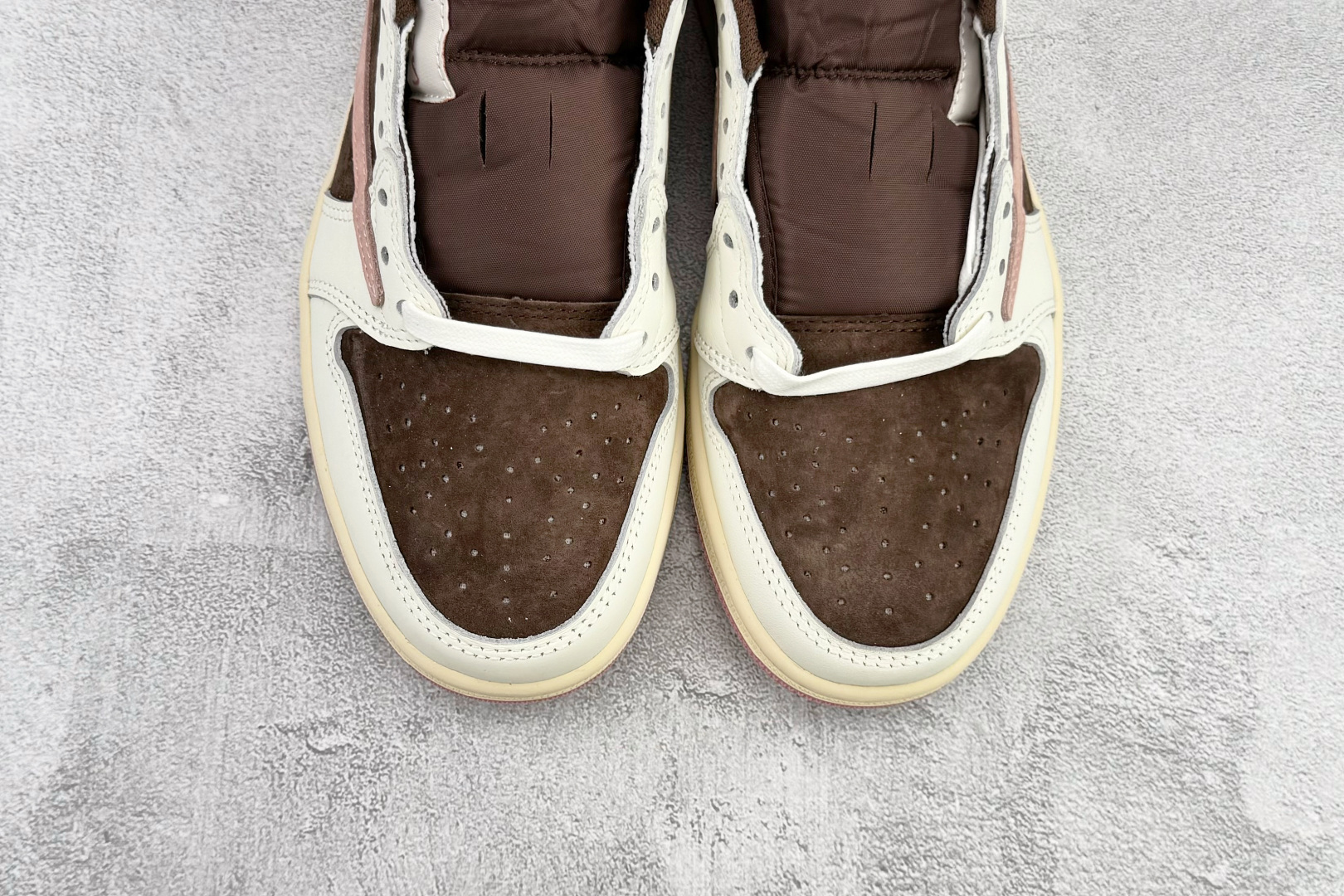 Travis Scott x Jordan Air Jordan 1 Low 倒钩 棕粉 DZ4137-206