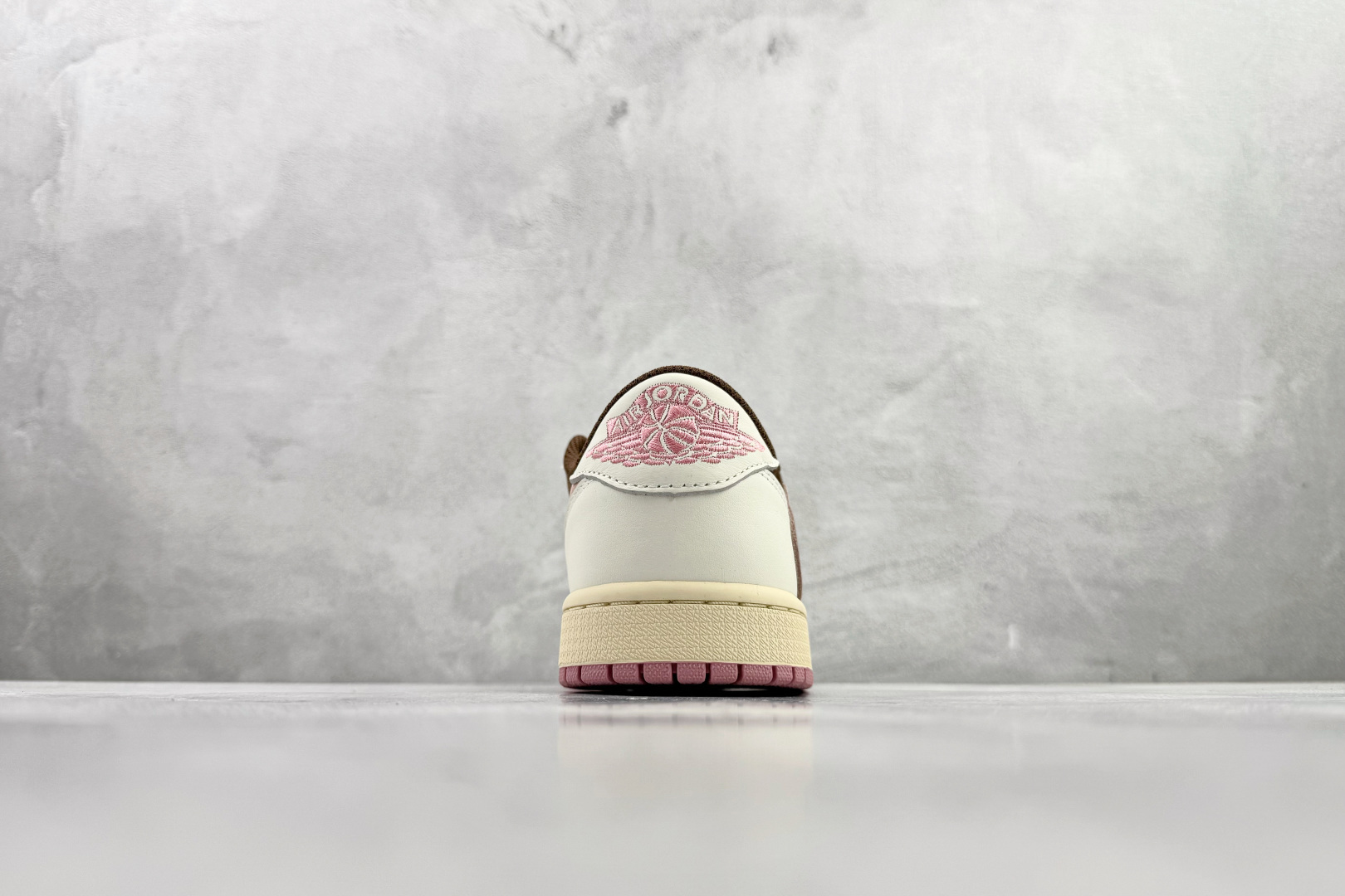 Travis Scott x Jordan Air Jordan 1 Low 倒钩 棕粉 DZ4137-206
