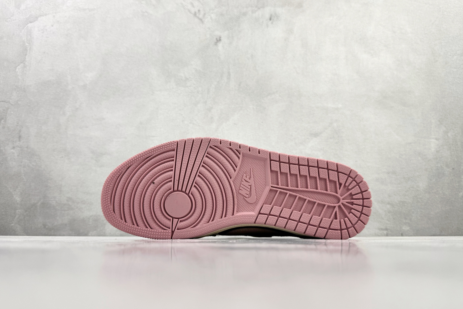 Travis Scott x Jordan Air Jordan 1 Low 倒钩 棕粉 DZ4137-206