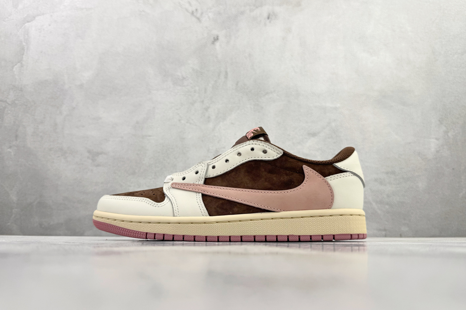 Travis Scott x Jordan Air Jordan 1 Low 倒钩 棕粉 DZ4137-206