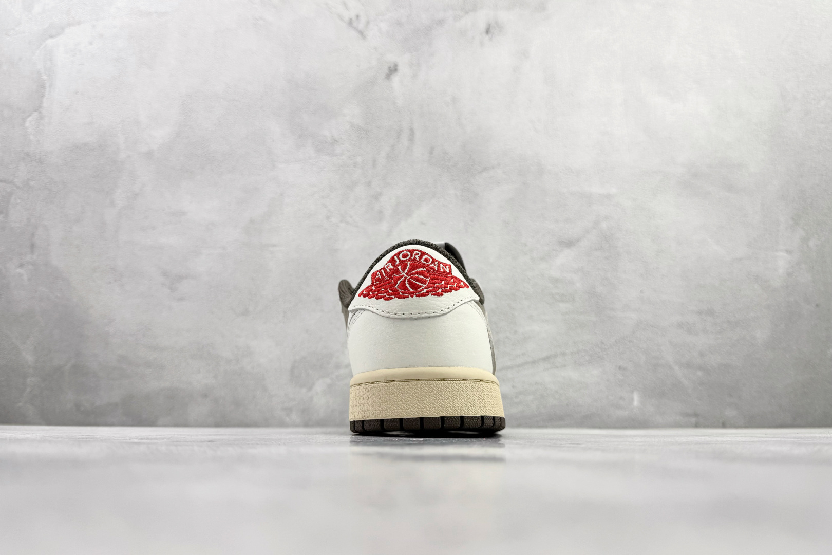 Travis Scott x Jordan Air Jordan 1 白棕色 反转摩卡 倒钩3.0 DM7866-162 Travis Scott x Jordan Air Jordan 1 白棕色 反转摩卡 倒钩3.0 DM7866-162
