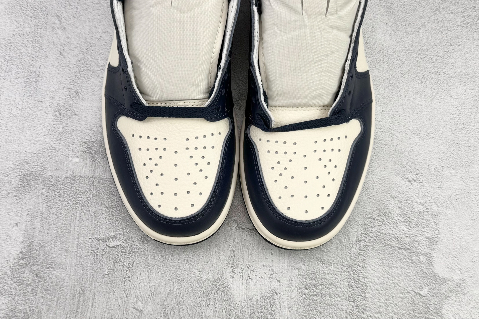 Jordan Air Jordan 1 Retro High Obsidian 黑蓝白 555088-140 Jordan Air Jordan 1 Retro High Obsidian 黑蓝白 555088-140