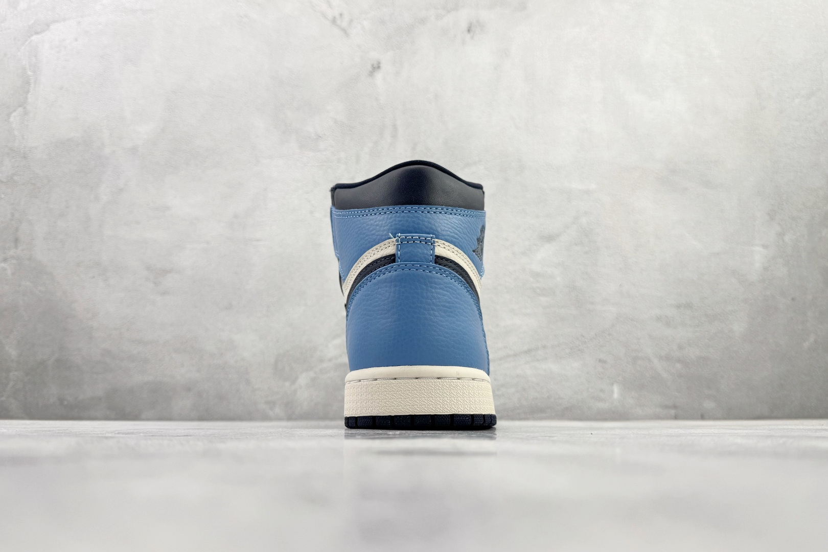 Jordan Air Jordan 1 Retro High Obsidian 黑蓝白 555088-140 Jordan Air Jordan 1 Retro High Obsidian 黑蓝白 555088-140