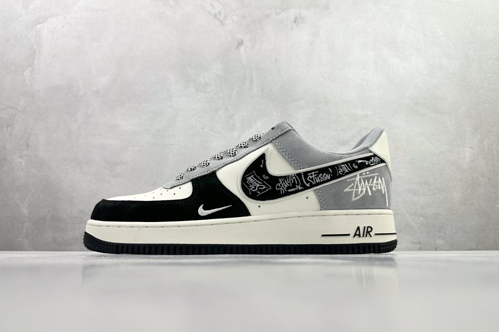 Nike DUNK LOW 斯图西 联名 黑白灰 DD1982-340 Nike DUNK LOW 斯图西 联名 黑白灰 DD1982-340