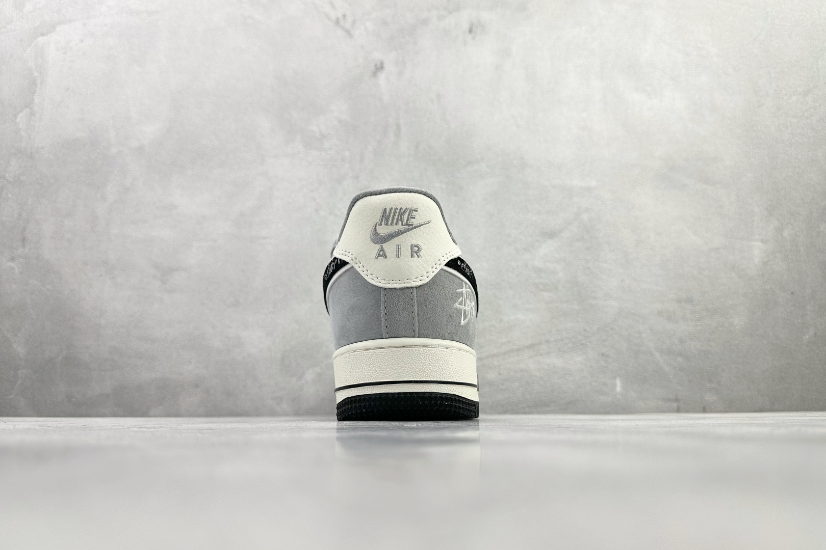Nike DUNK LOW 斯图西 联名 黑白灰 DD1982-340 Nike DUNK LOW 斯图西 联名 黑白灰 DD1982-340