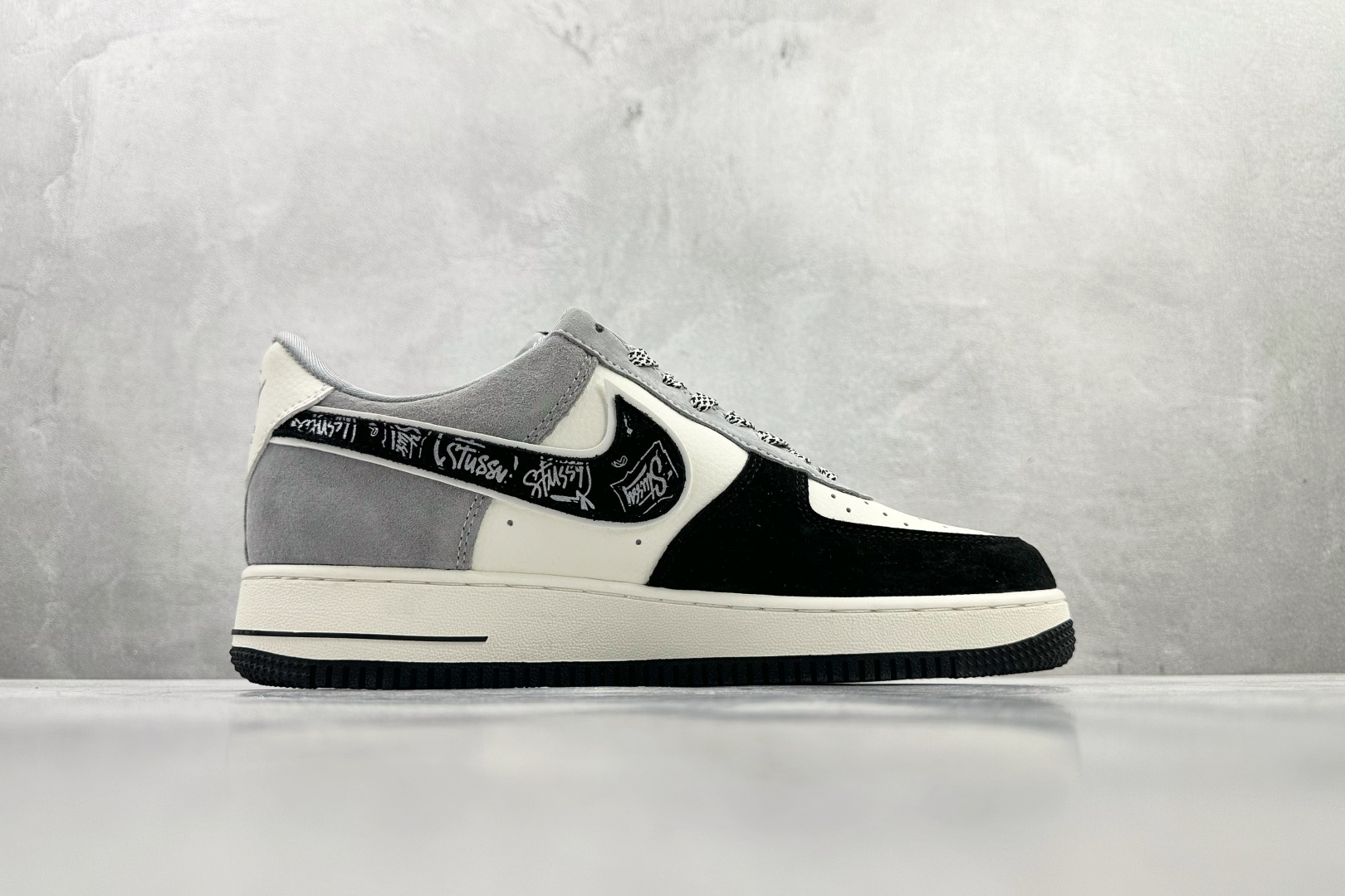 Nike DUNK LOW 斯图西 联名 黑白灰 DD1982-340 Nike DUNK LOW 斯图西 联名 黑白灰 DD1982-340