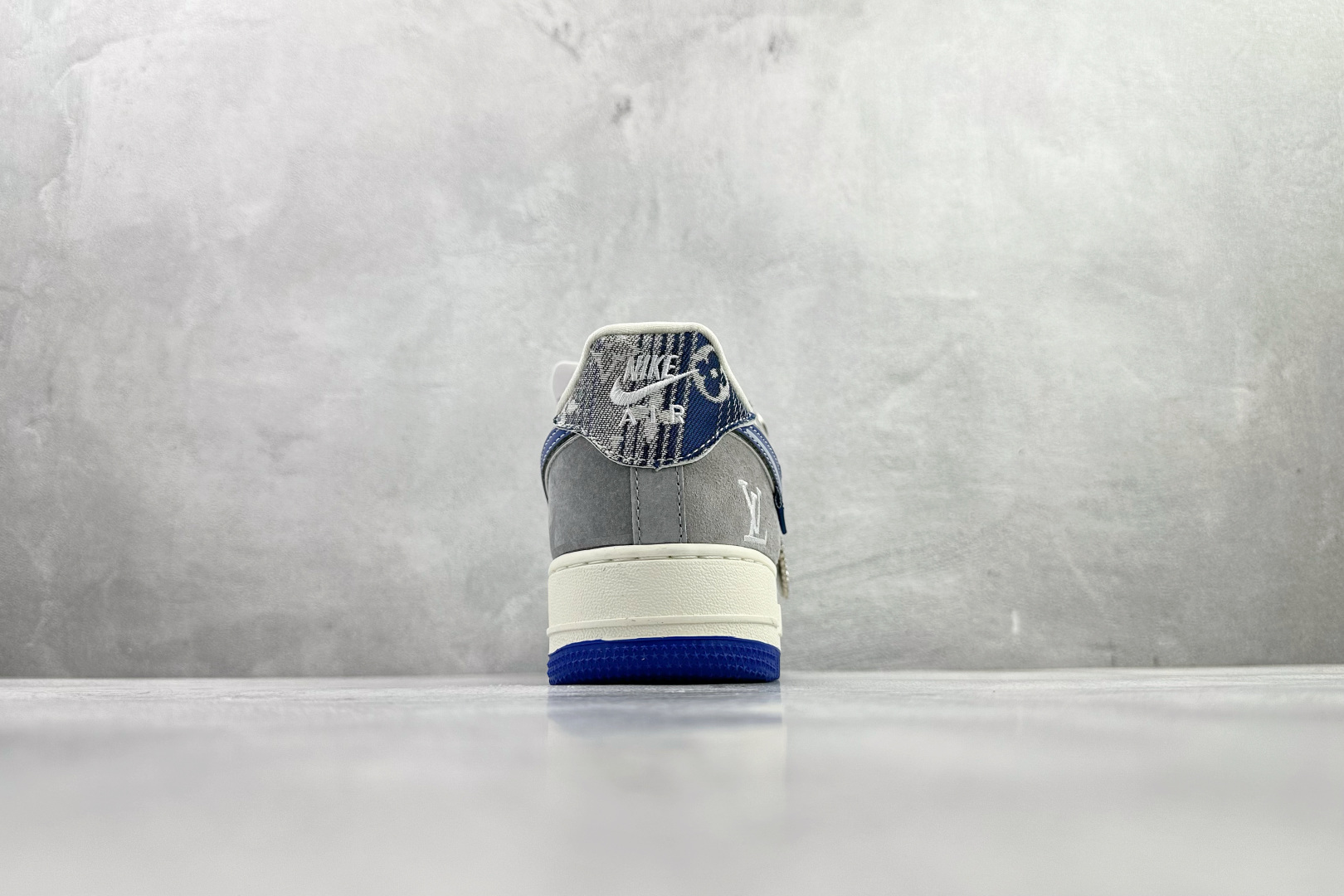 Nike AIR FORCE 1'07 LX LV 联名 蓝白灰 SY1388-031 Nike AIR FORCE 1'07 LX LV 联名 蓝白灰 SY1388-031