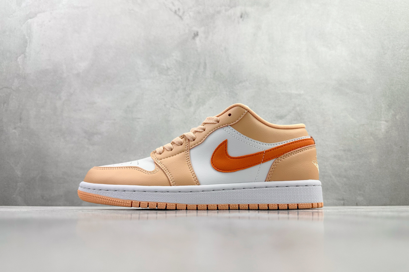 平台爆款 Jordan Air Jordan 1 Low ”Sunset Haze” 日落霧黃 DC0774-801 平台爆款 Jordan Air Jordan 1 Low ”Sunset Haze” 日落霧黃 DC0774-801