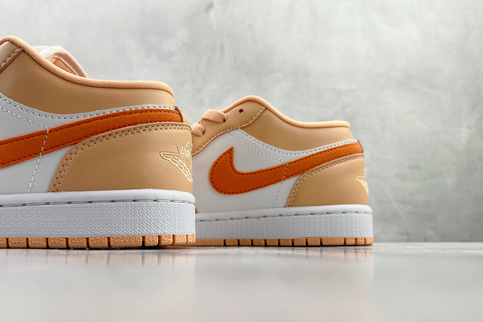 平台爆款 Jordan Air Jordan 1 Low ”Sunset Haze” 日落霧黃 DC0774-801 平台爆款 Jordan Air Jordan 1 Low ”Sunset Haze” 日落霧黃 DC0774-801
