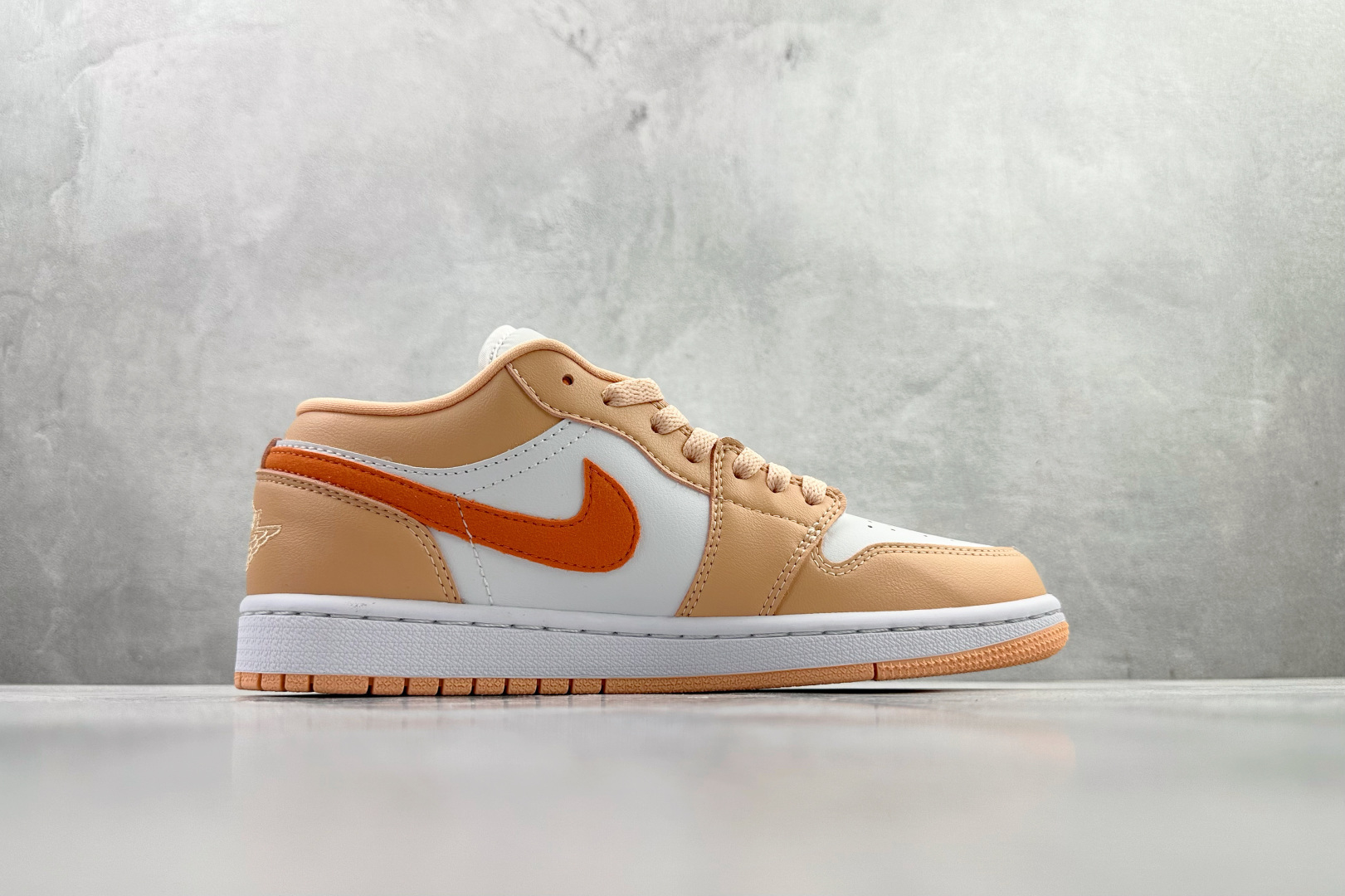 平台爆款 Jordan Air Jordan 1 Low ”Sunset Haze” 日落霧黃 DC0774-801 平台爆款 Jordan Air Jordan 1 Low ”Sunset Haze” 日落霧黃 DC0774-801