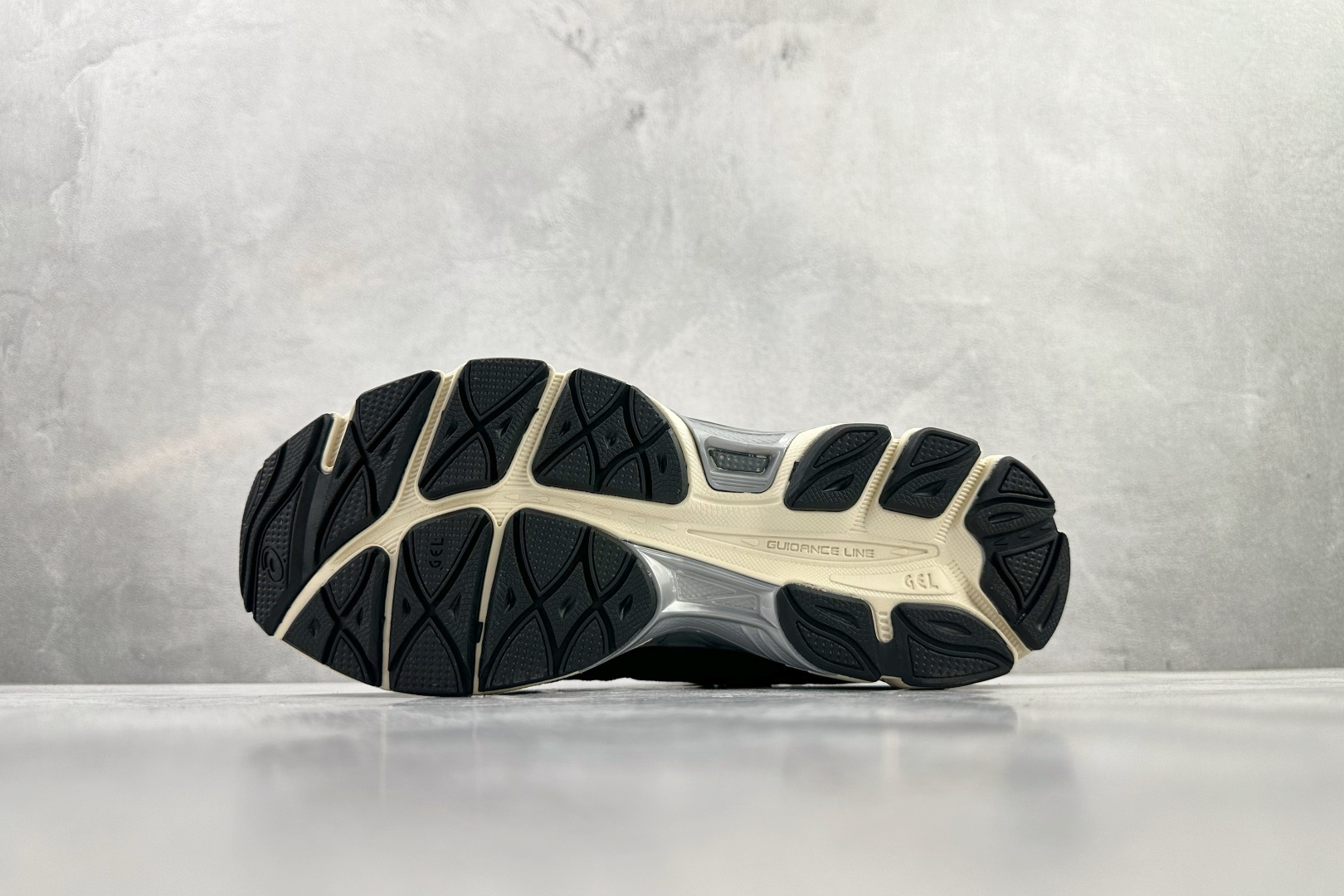 Asics GEL-N黑色 1203A739-001 Asics GEL-N黑色 1203A739-001