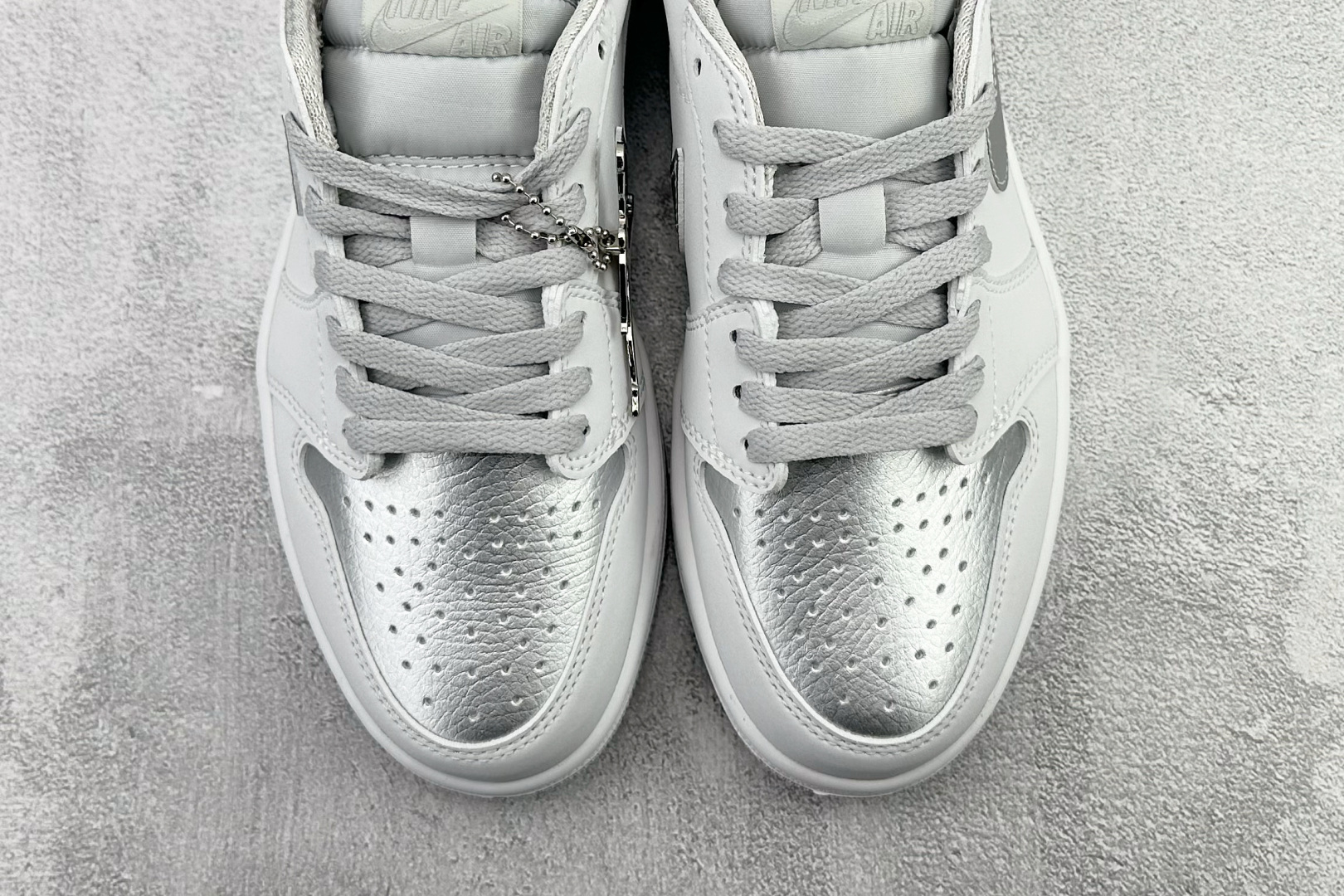 平台爆款 Jordan Air Jordan 1 Low Metallic Silver”银灰色 CZ0790-002 平台爆款 Jordan Air Jordan 1 Low Metallic Silver”银灰色 CZ0790-002