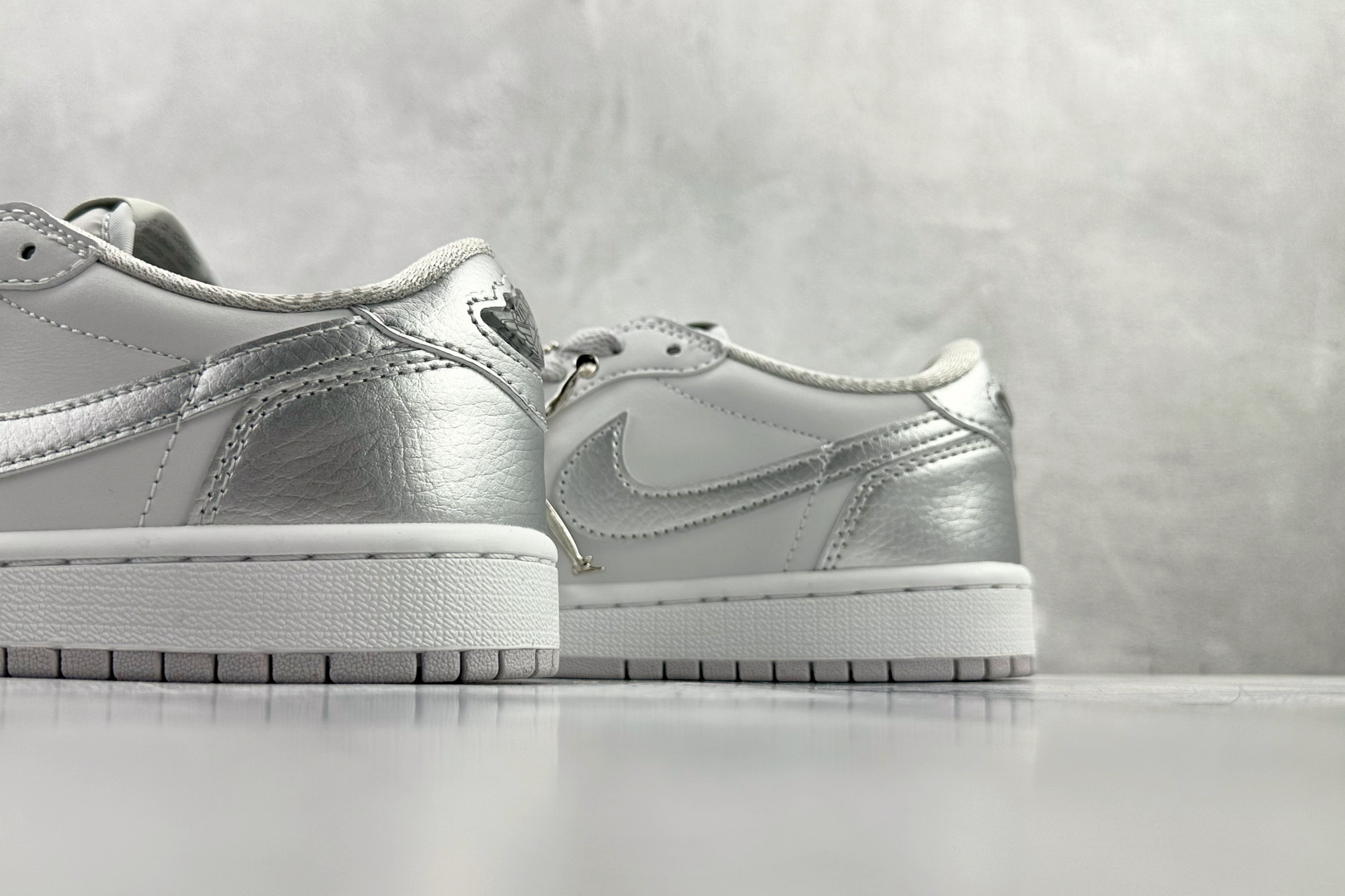 平台爆款 Jordan Air Jordan 1 Low Metallic Silver”银灰色 CZ0790-002 平台爆款 Jordan Air Jordan 1 Low Metallic Silver”银灰色 CZ0790-002