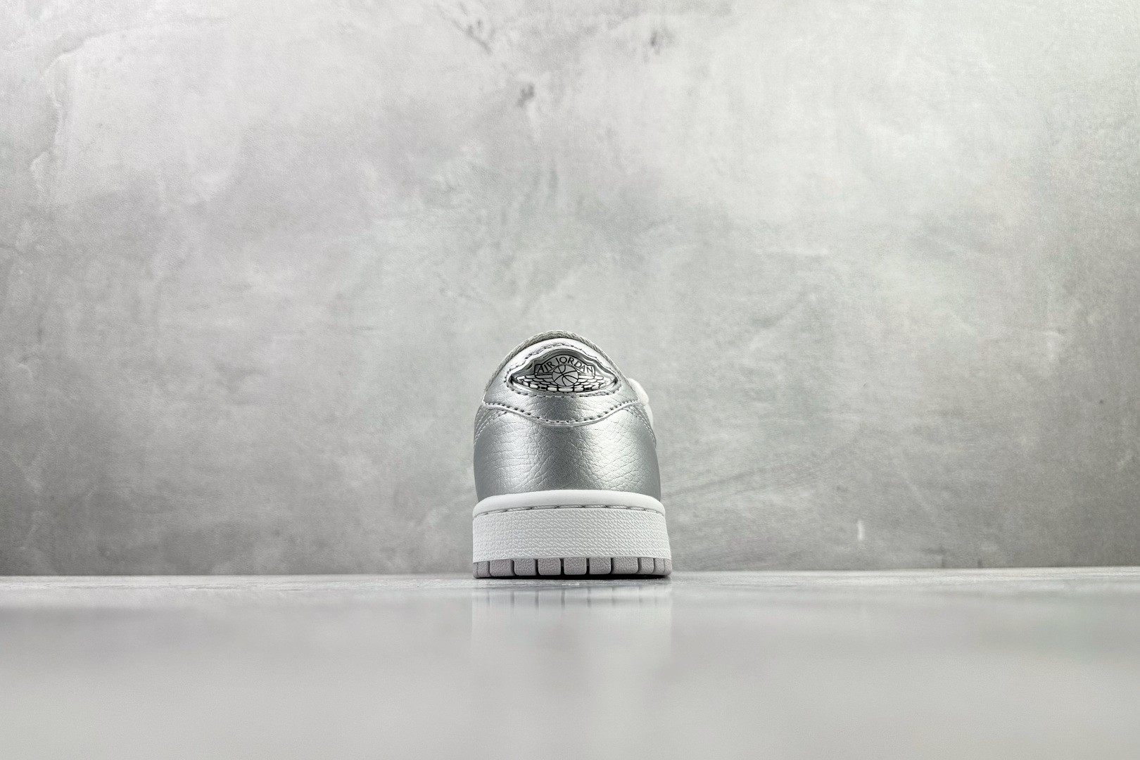 平台爆款 Jordan Air Jordan 1 Low Metallic Silver”银灰色 CZ0790-002 平台爆款 Jordan Air Jordan 1 Low Metallic Silver”银灰色 CZ0790-002