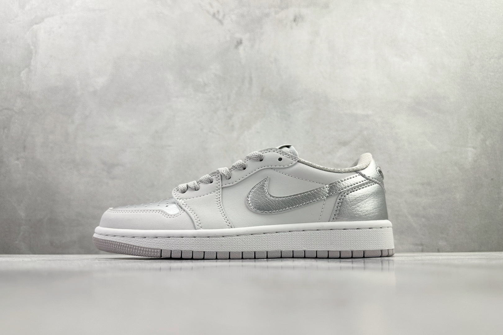 平台爆款 Jordan Air Jordan 1 Low Metallic Silver”银灰色 CZ0790-002 平台爆款 Jordan Air Jordan 1 Low Metallic Silver”银灰色 CZ0790-002