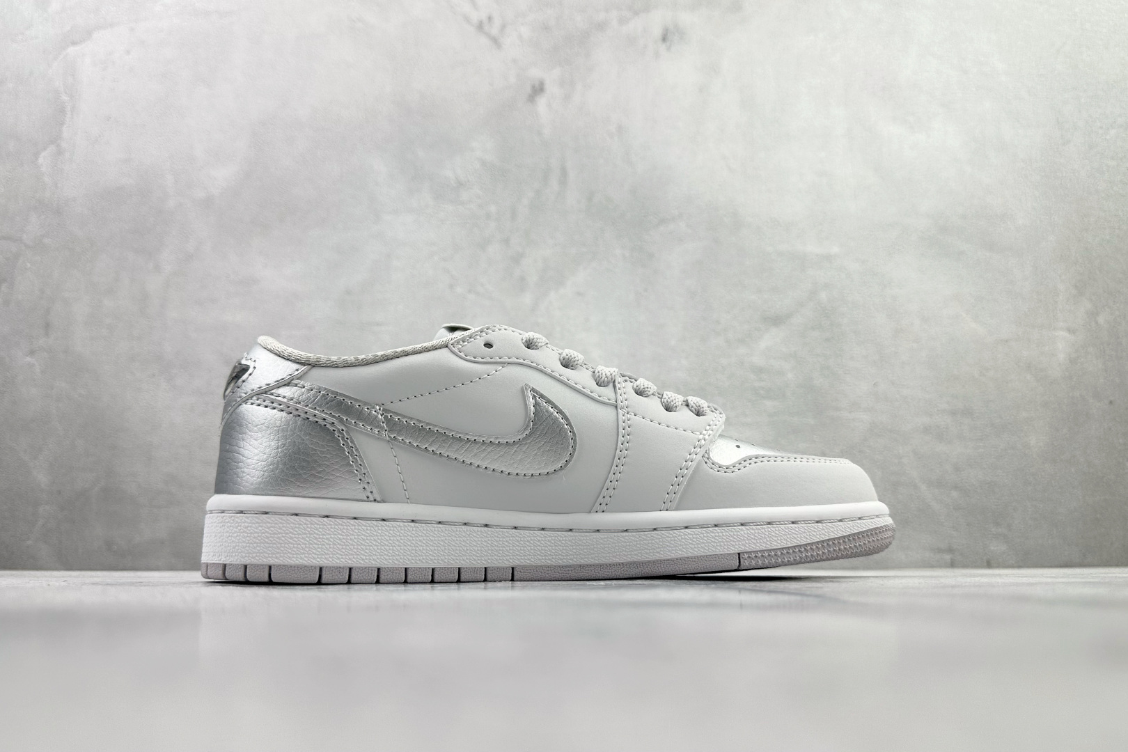 平台爆款 Jordan Air Jordan 1 Low Metallic Silver”银灰色 CZ0790-002 平台爆款 Jordan Air Jordan 1 Low Metallic Silver”银灰色 CZ0790-002