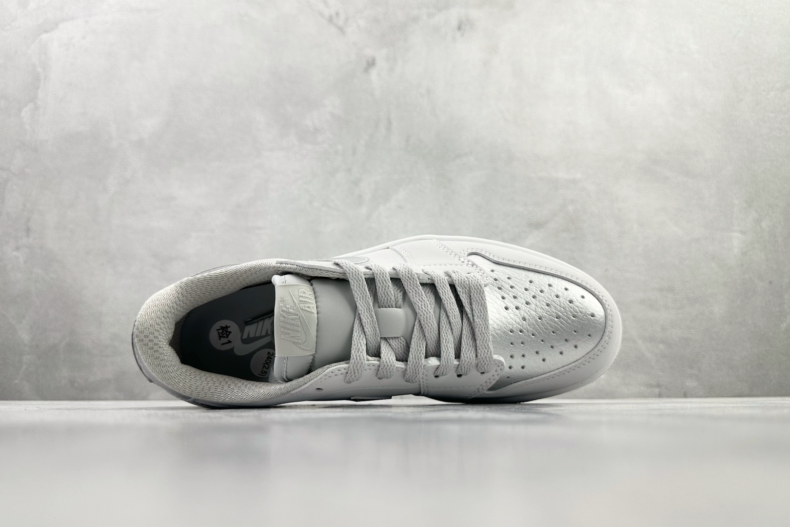 平台爆款 Jordan Air Jordan 1 Low Metallic Silver”银灰色 CZ0790-002 平台爆款 Jordan Air Jordan 1 Low Metallic Silver”银灰色 CZ0790-002