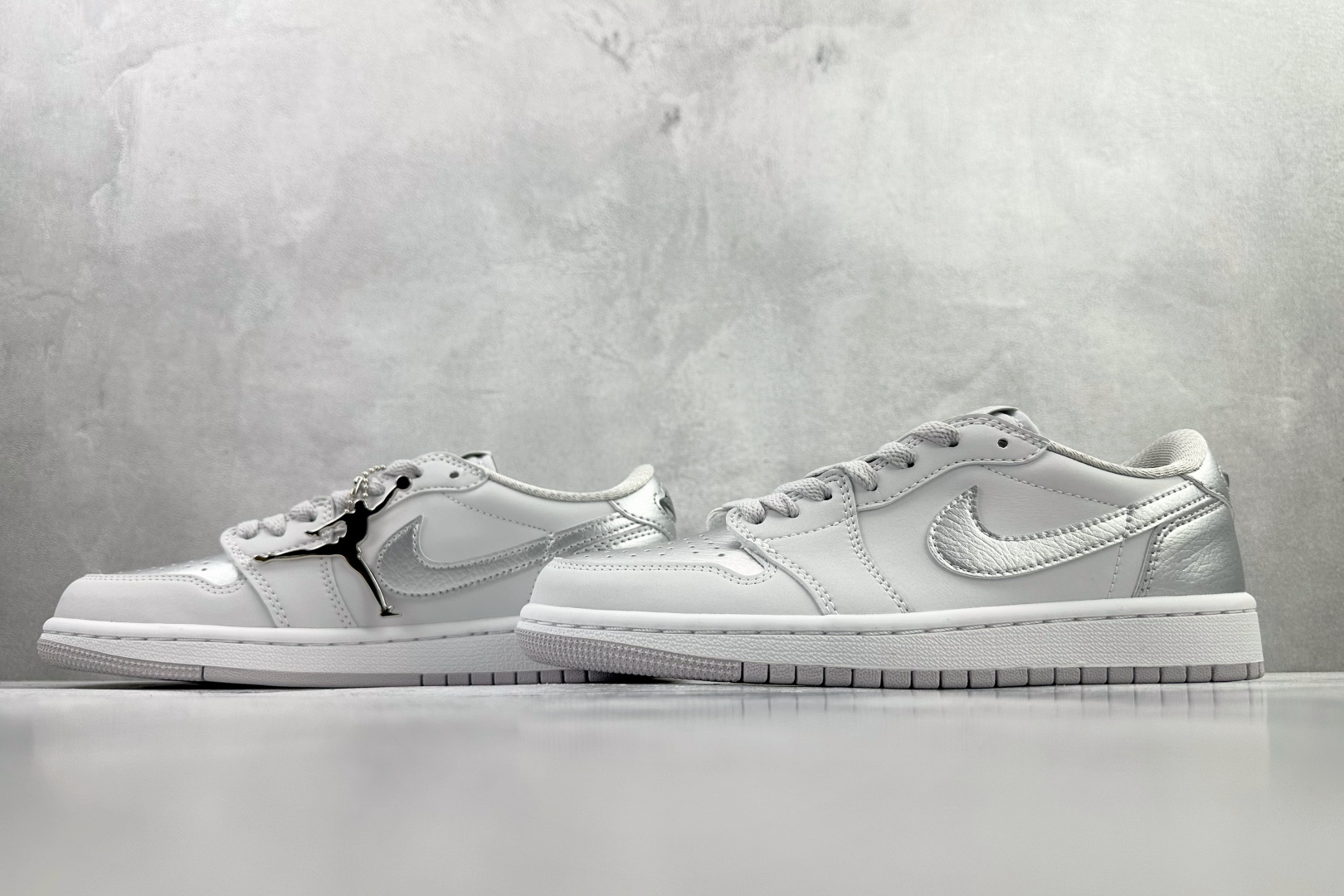 平台爆款 Jordan Air Jordan 1 Low Metallic Silver”银灰色 CZ0790-002 平台爆款 Jordan Air Jordan 1 Low Metallic Silver”银灰色 CZ0790-002