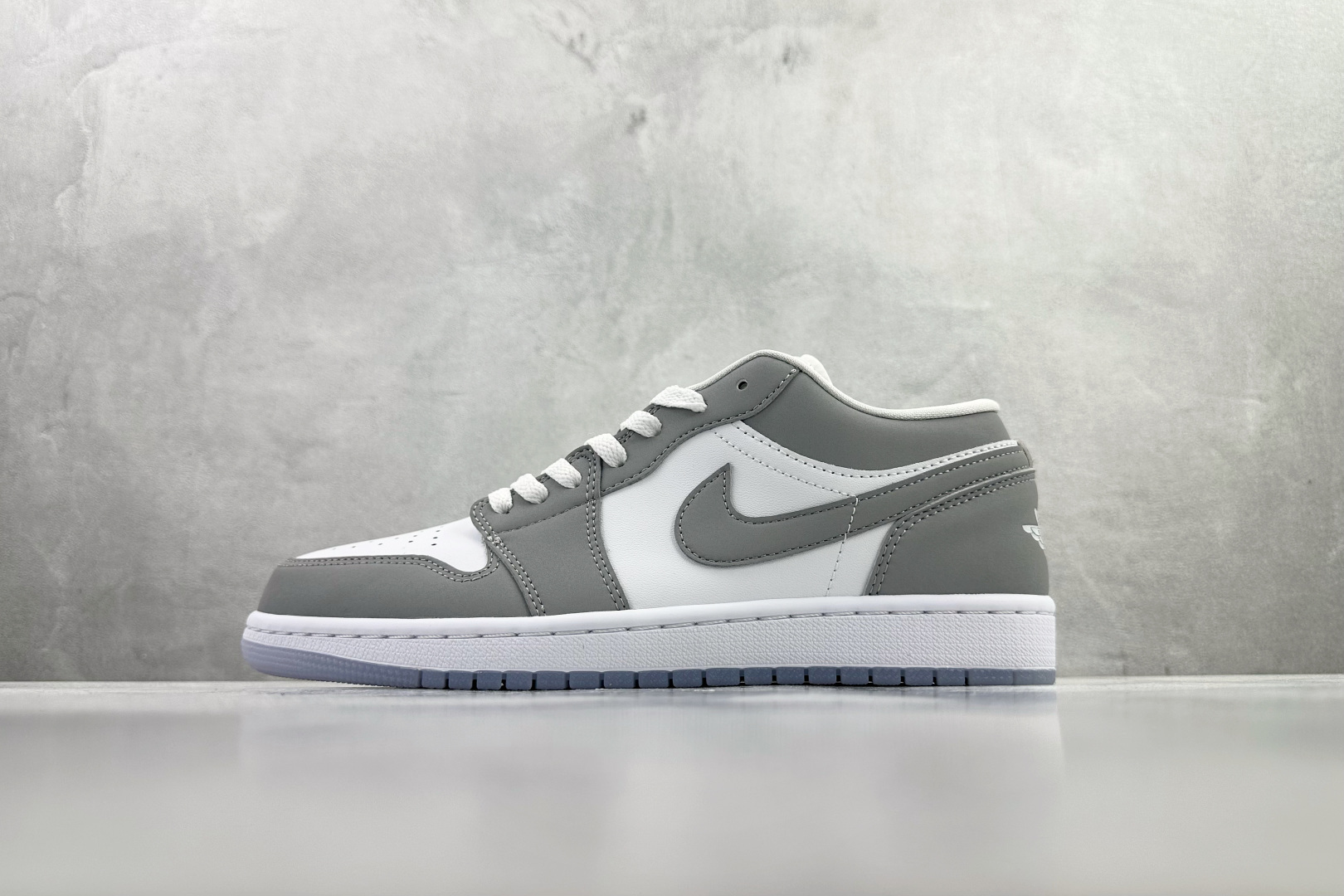 平台爆款 Jordan Air Jordan 1 Low 灰白 DC0774-105 平台爆款 Jordan Air Jordan 1 Low 灰白 DC0774-105