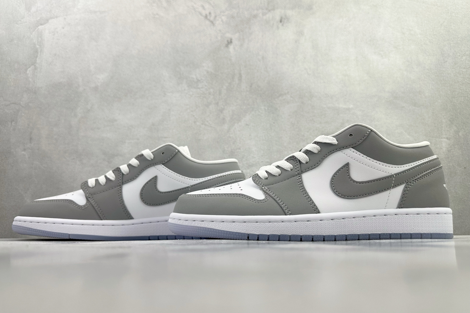 平台爆款 Jordan Air Jordan 1 Low 灰白 DC0774-105 平台爆款 Jordan Air Jordan 1 Low 灰白 DC0774-105