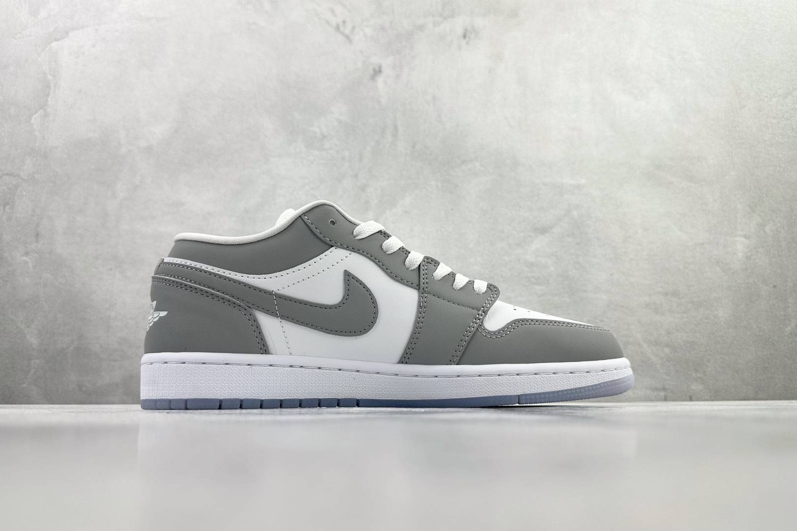 平台爆款 Jordan Air Jordan 1 Low 灰白 DC0774-105 平台爆款 Jordan Air Jordan 1 Low 灰白 DC0774-105