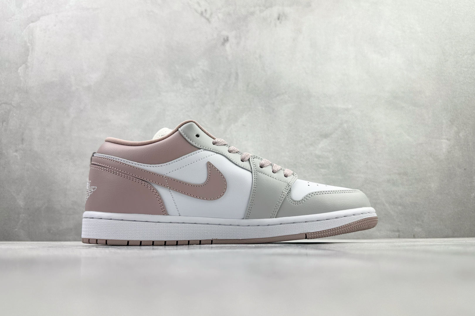 综合版 Jordan Air Jordan 1 粉白 DC0774-606 综合版 Jordan Air Jordan 1 粉白 DC0774-606