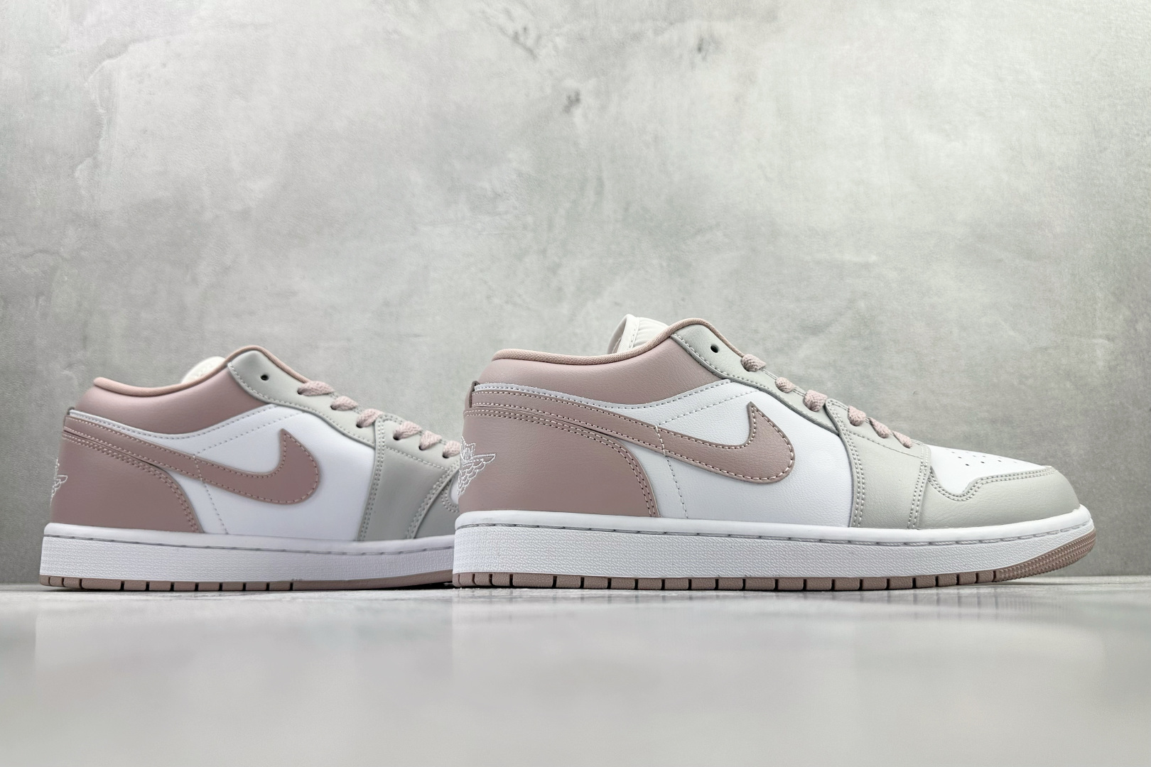 综合版 Jordan Air Jordan 1 粉白 DC0774-606 综合版 Jordan Air Jordan 1 粉白 DC0774-606