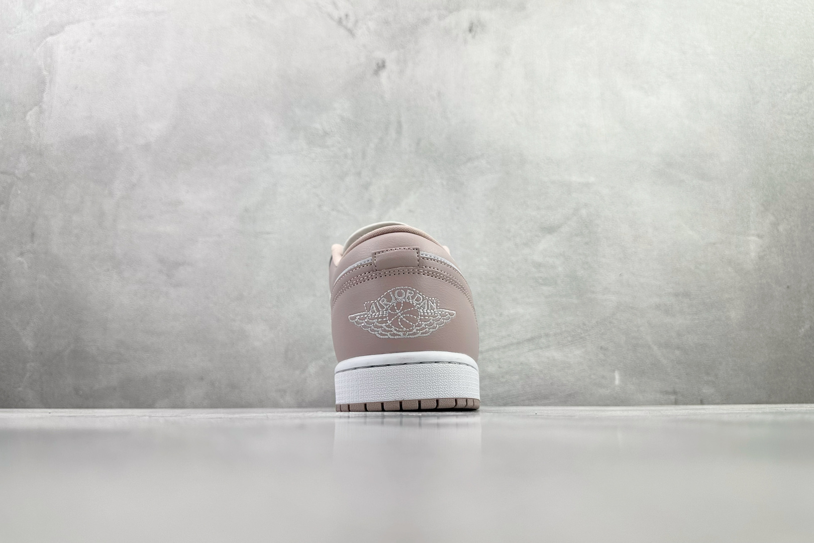 综合版 Jordan Air Jordan 1 粉白 DC0774-606 综合版 Jordan Air Jordan 1 粉白 DC0774-606