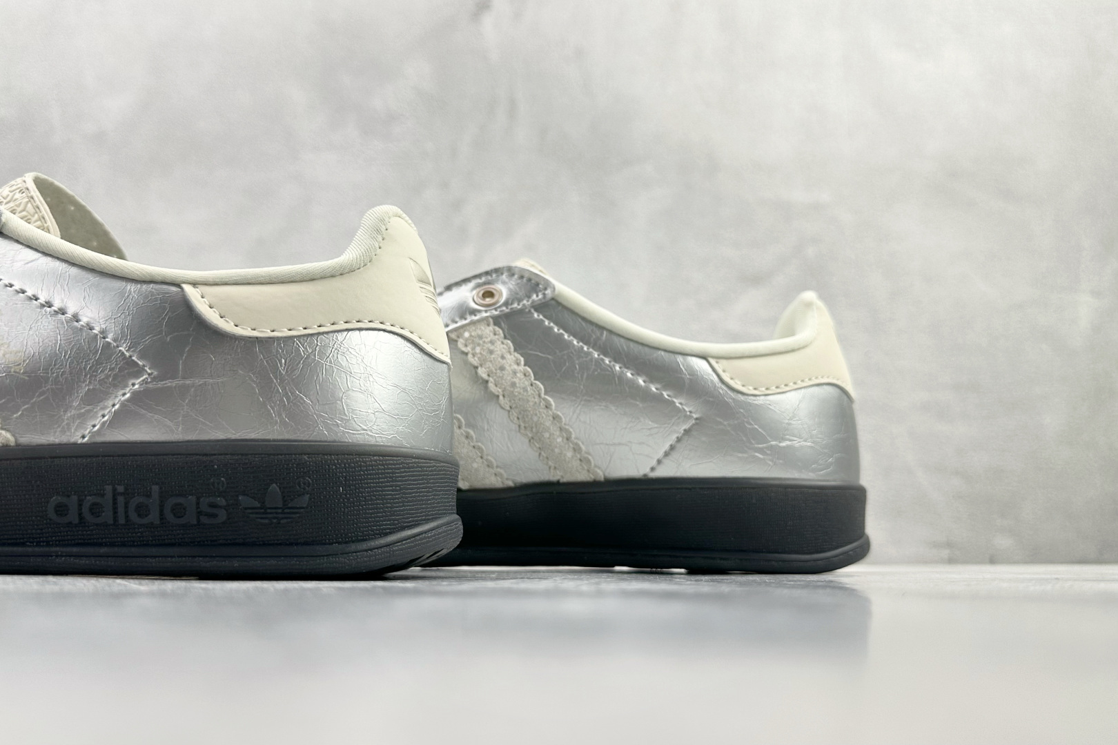 出口订单 adidas originals GAZELLE INDOOR “Ballet” 芭蕾 银色 KJ1456 出口订单 adidas originals GAZELLE INDOOR “Ballet” 芭蕾 银色 KJ1456