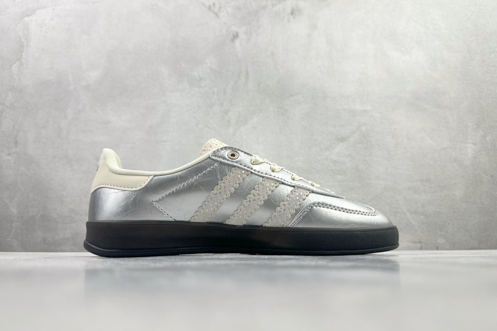 出口订单 adidas originals GAZELLE INDOOR “Ballet” 芭蕾 银色 KJ1456 出口订单 adidas originals GAZELLE INDOOR “Ballet” 芭蕾 银色 KJ1456
