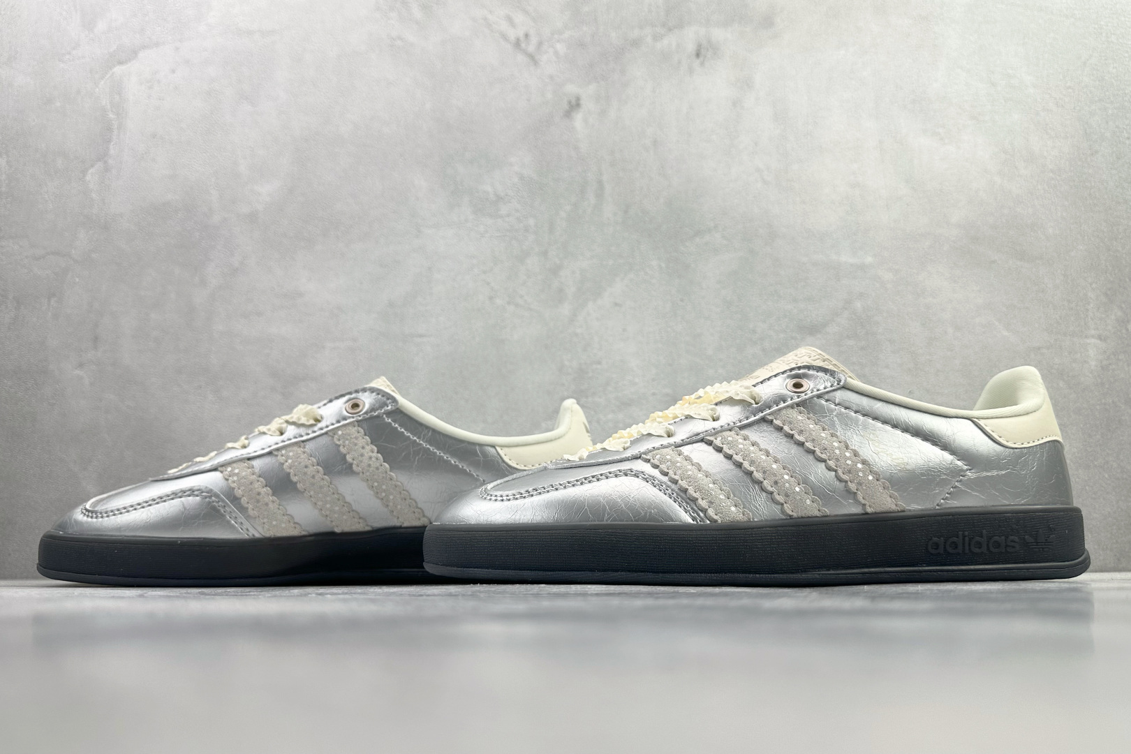 出口订单 adidas originals GAZELLE INDOOR “Ballet” 芭蕾 银色 KJ1456 出口订单 adidas originals GAZELLE INDOOR “Ballet” 芭蕾 银色 KJ1456