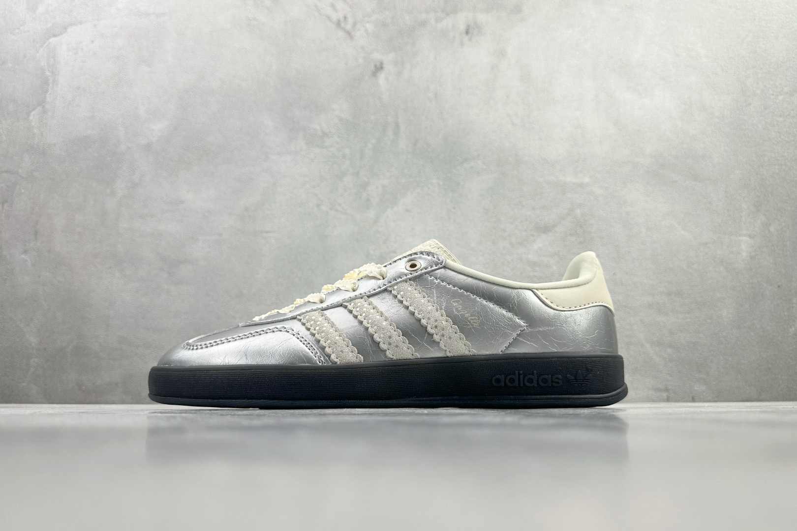出口订单 adidas originals GAZELLE INDOOR “Ballet” 芭蕾 银色 KJ1456 出口订单 adidas originals GAZELLE INDOOR “Ballet” 芭蕾 银色 KJ1456