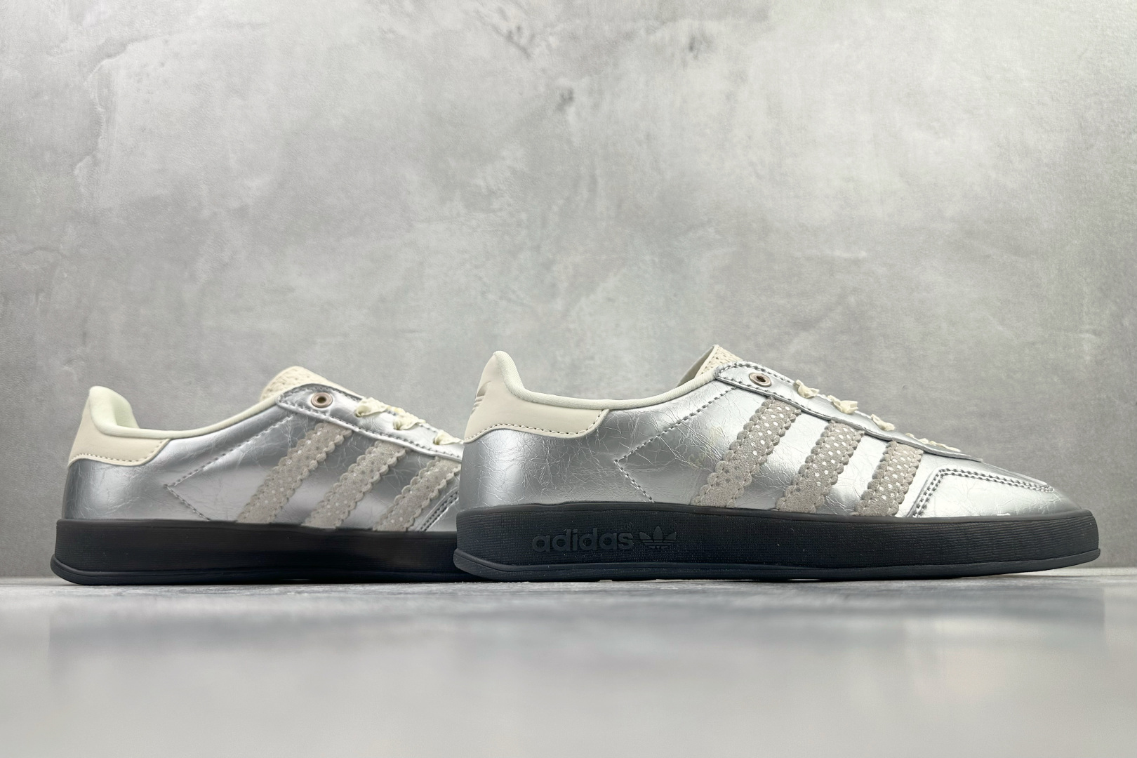 出口订单 adidas originals GAZELLE INDOOR “Ballet” 芭蕾 银色 KJ1456 出口订单 adidas originals GAZELLE INDOOR “Ballet” 芭蕾 银色 KJ1456