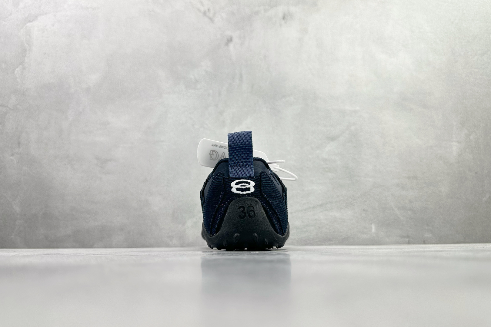 Balenciaga巴黎世家 Monday Ultra 蓝色 853508 WMNDI 4910 Balenciaga巴黎世家 Monday Ultra 蓝色 853508 WMNDI 4910