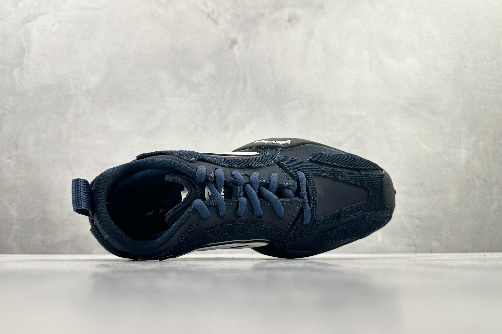 Balenciaga巴黎世家 Monday Ultra 蓝色 853508 WMNDI 4910 Balenciaga巴黎世家 Monday Ultra 蓝色 853508 WMNDI 4910