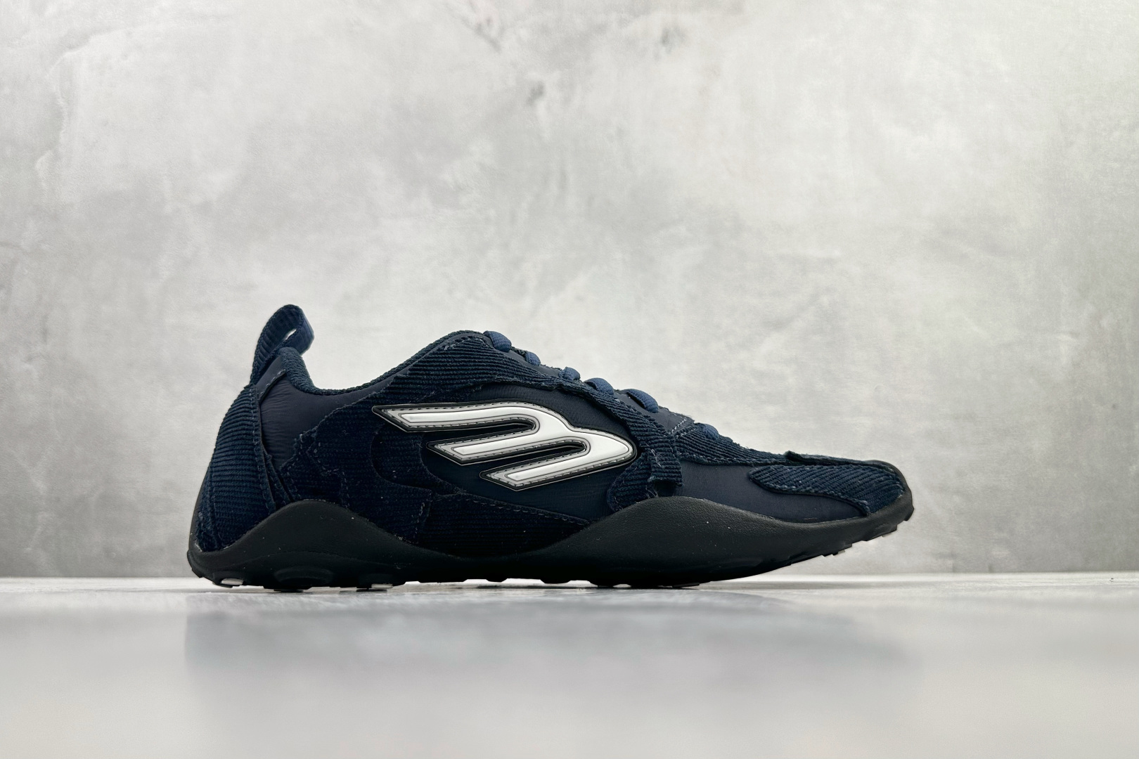Balenciaga巴黎世家 Monday Ultra 蓝色 853508 WMNDI 4910 Balenciaga巴黎世家 Monday Ultra 蓝色 853508 WMNDI 4910