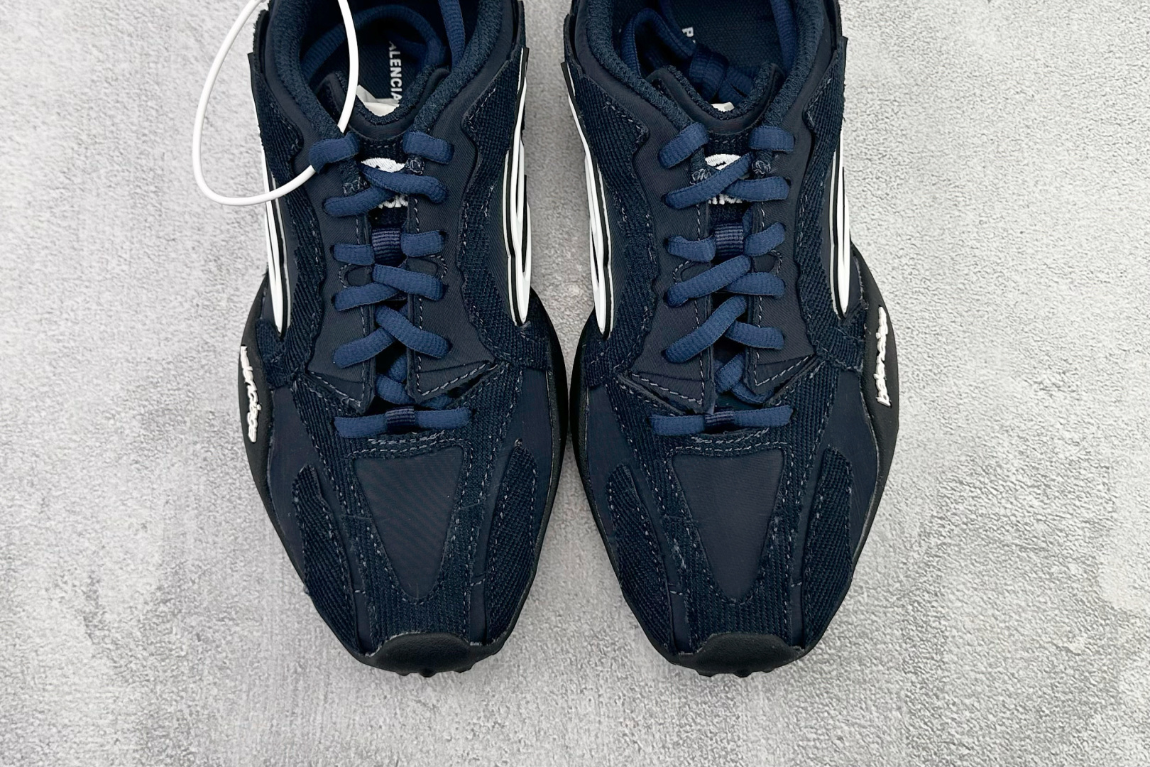 Balenciaga巴黎世家 Monday Ultra 蓝色 853508 WMNDI 4910 Balenciaga巴黎世家 Monday Ultra 蓝色 853508 WMNDI 4910