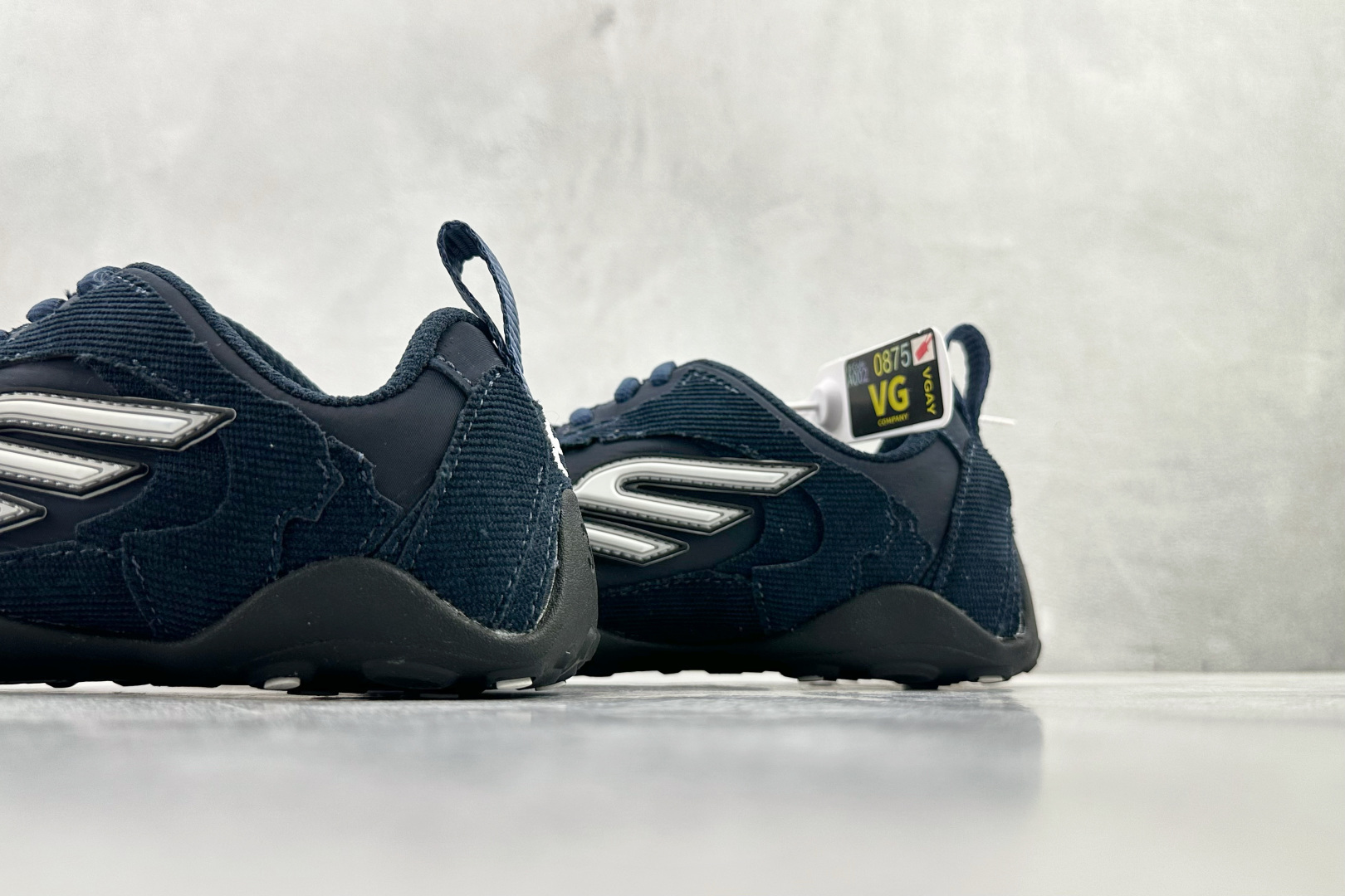 Balenciaga巴黎世家 Monday Ultra 蓝色 853508 WMNDI 4910 Balenciaga巴黎世家 Monday Ultra 蓝色 853508 WMNDI 4910
