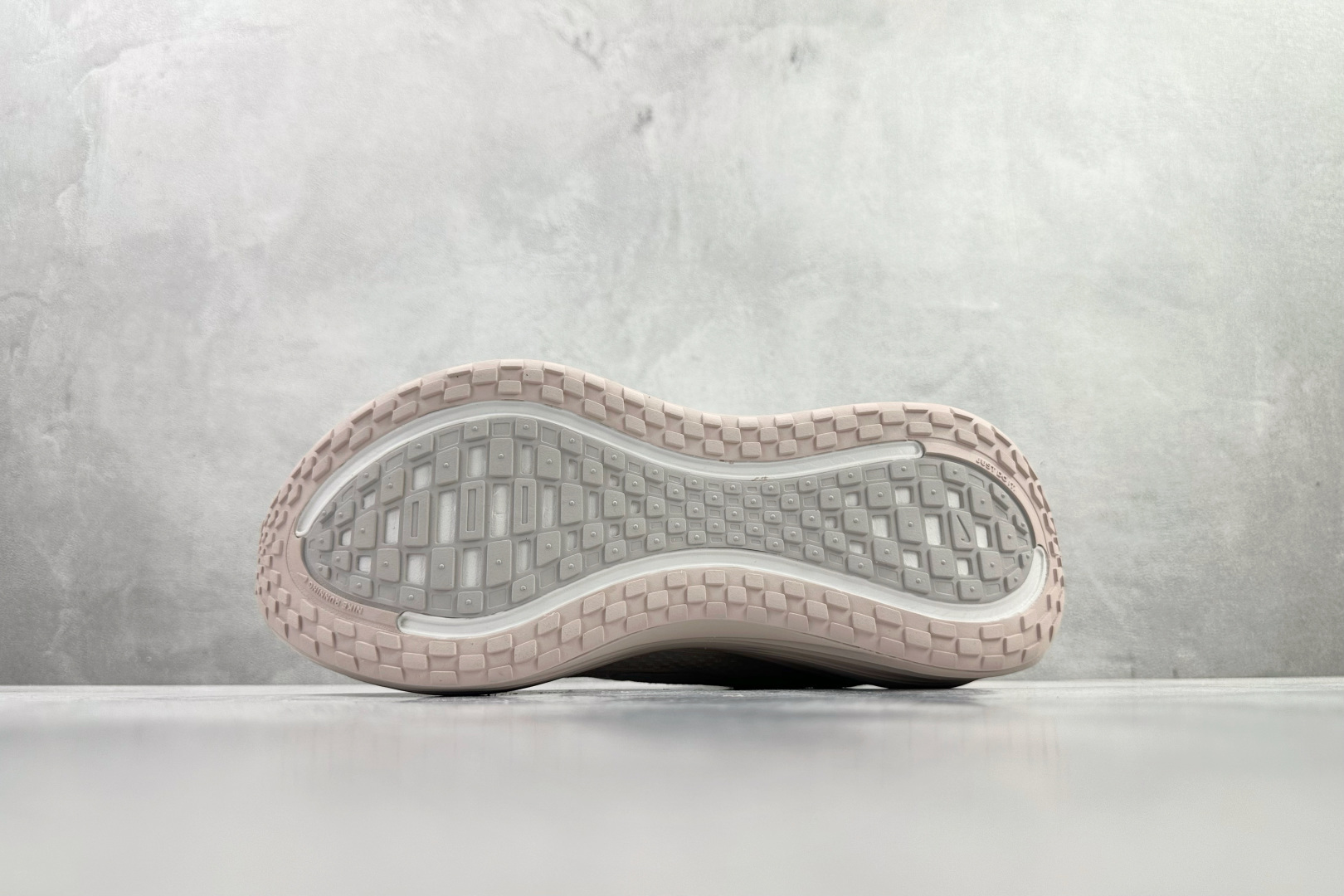 全套数据私模 Nike Vomero Plus 粉色 HV8154-603
